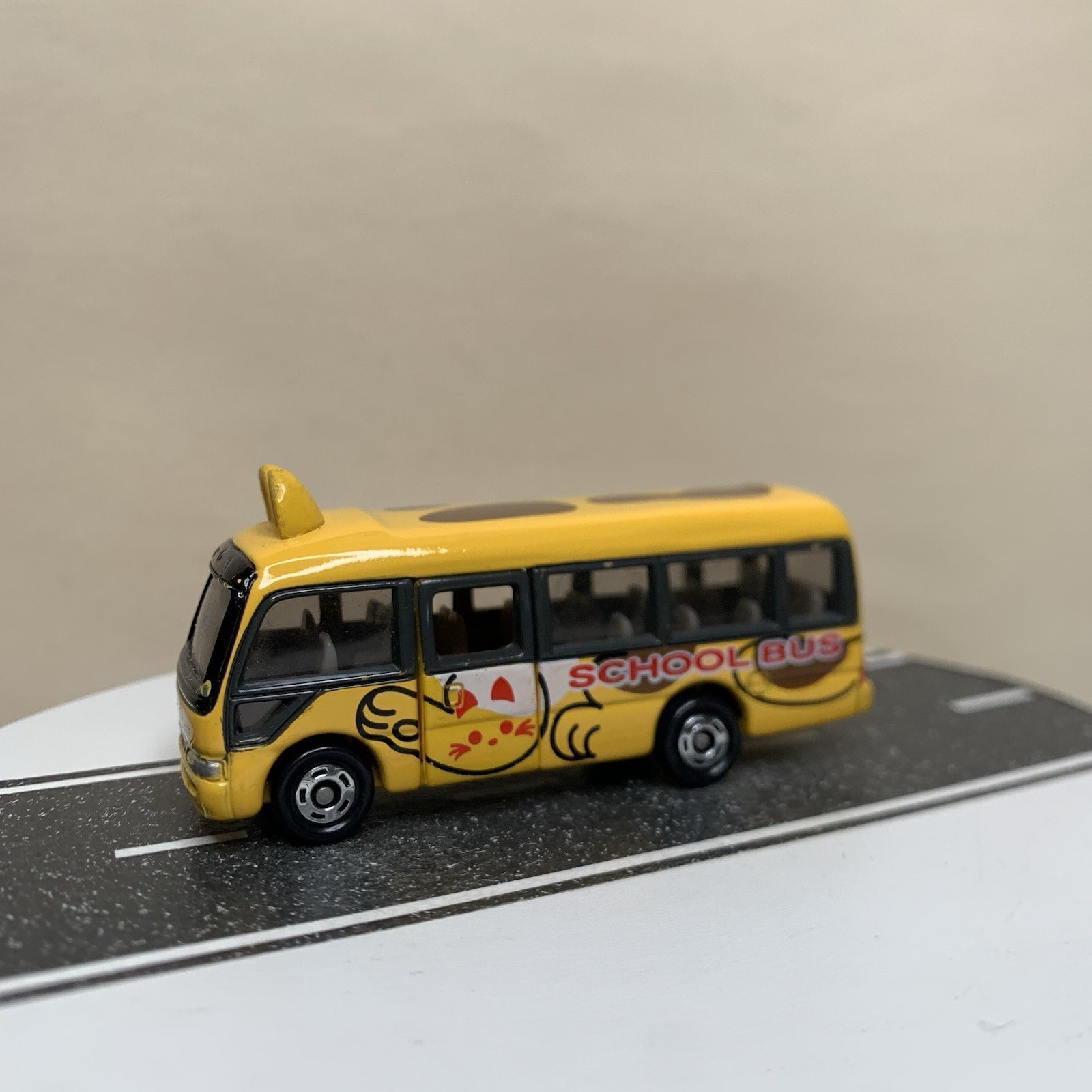 Tomy Tomica #92 Toyota Coaster Kindergarten Cat Animal School Bus Yellow 1/89