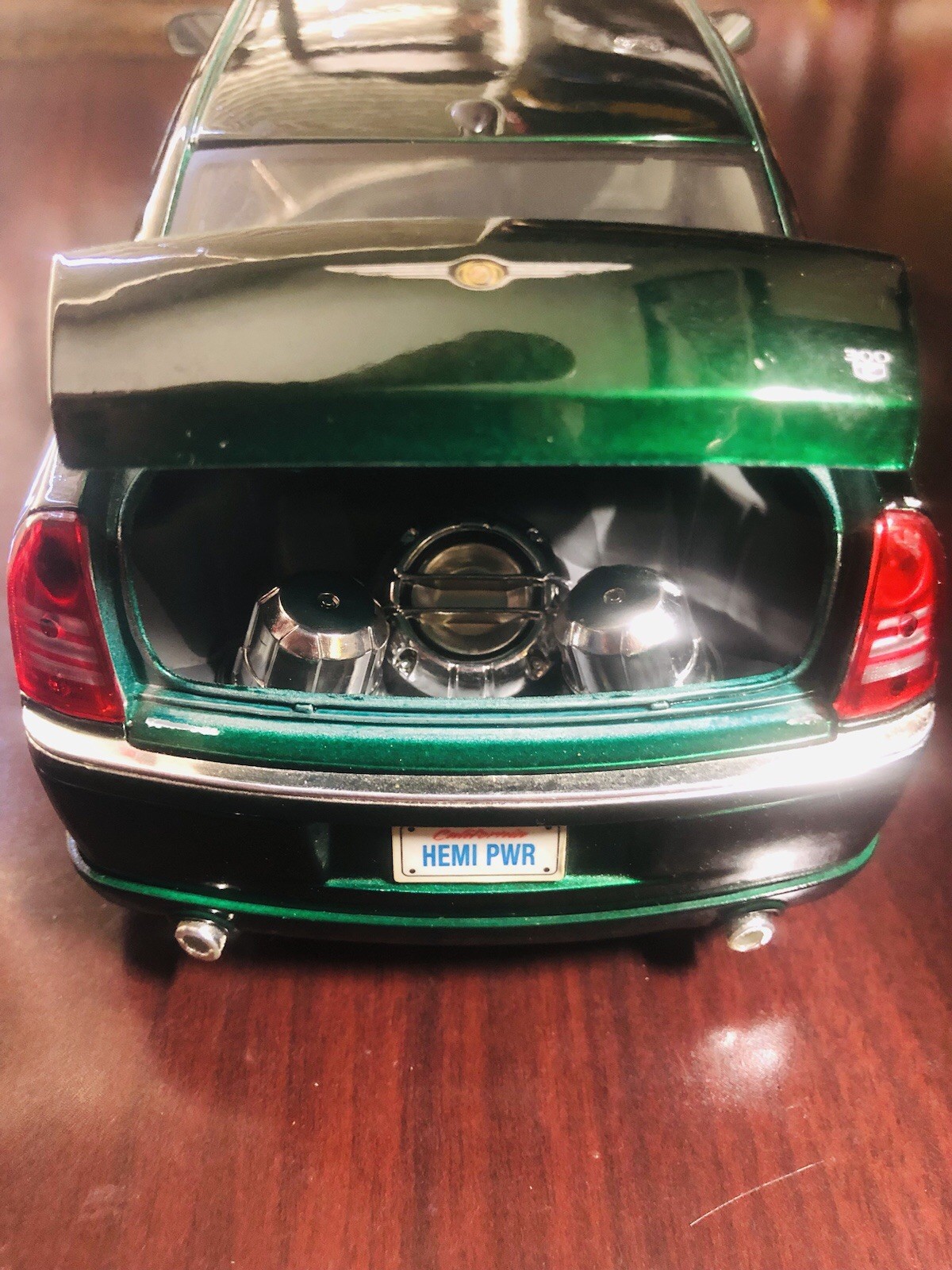 1:18 Maisto Chrysler 300C Hemi Green