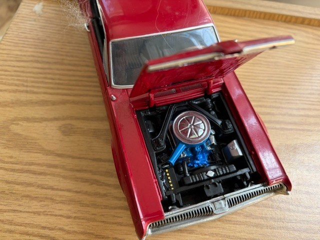 Sunstar 1:16 1967 Mercury Cougar model car