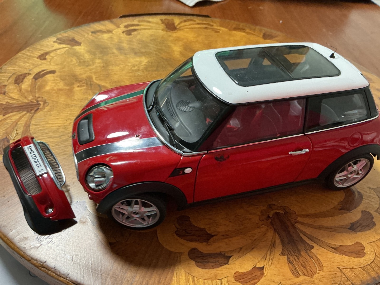 Mini Cooper 1:18 scale 2006 Red Diecast For Repair only