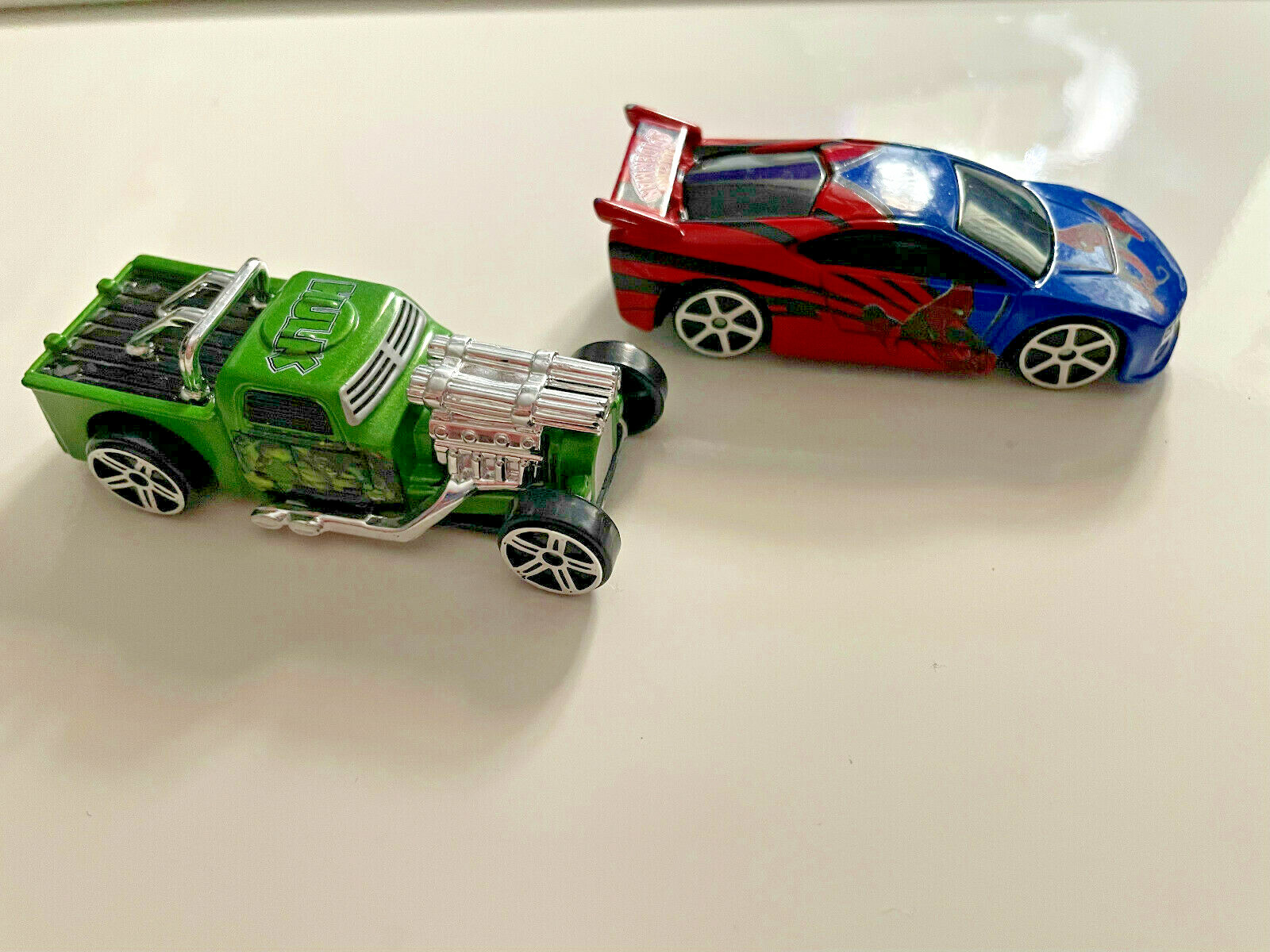 Maisto 1/64 Die Cast Marvel Lot Hulk Leadslinger & Spiderman Street Speeder