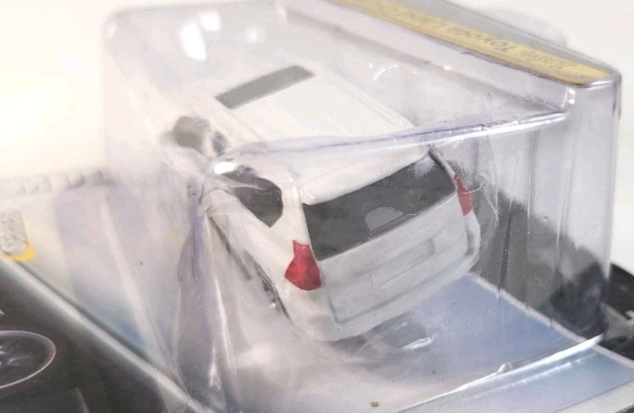 CCA – Toyota Land Cruiser Prado LC150 Off-Road White GX460 1:64 Diecast