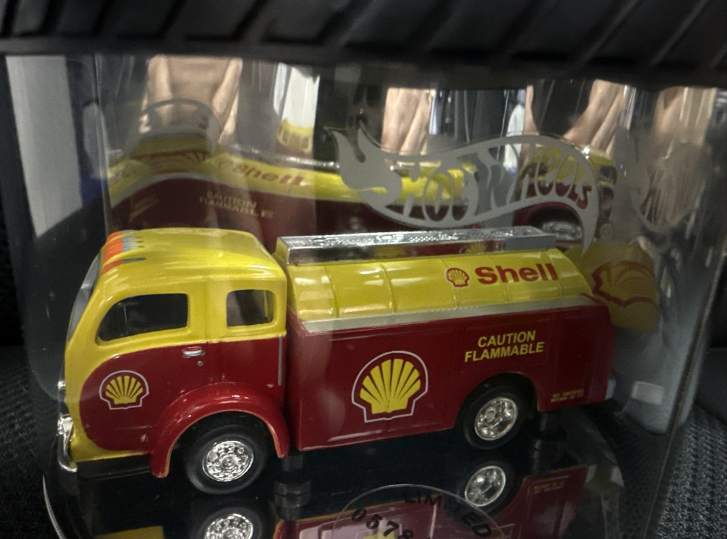 Hot Wheels Oil Can High Test Series White Tank Truck – LTD /7,000