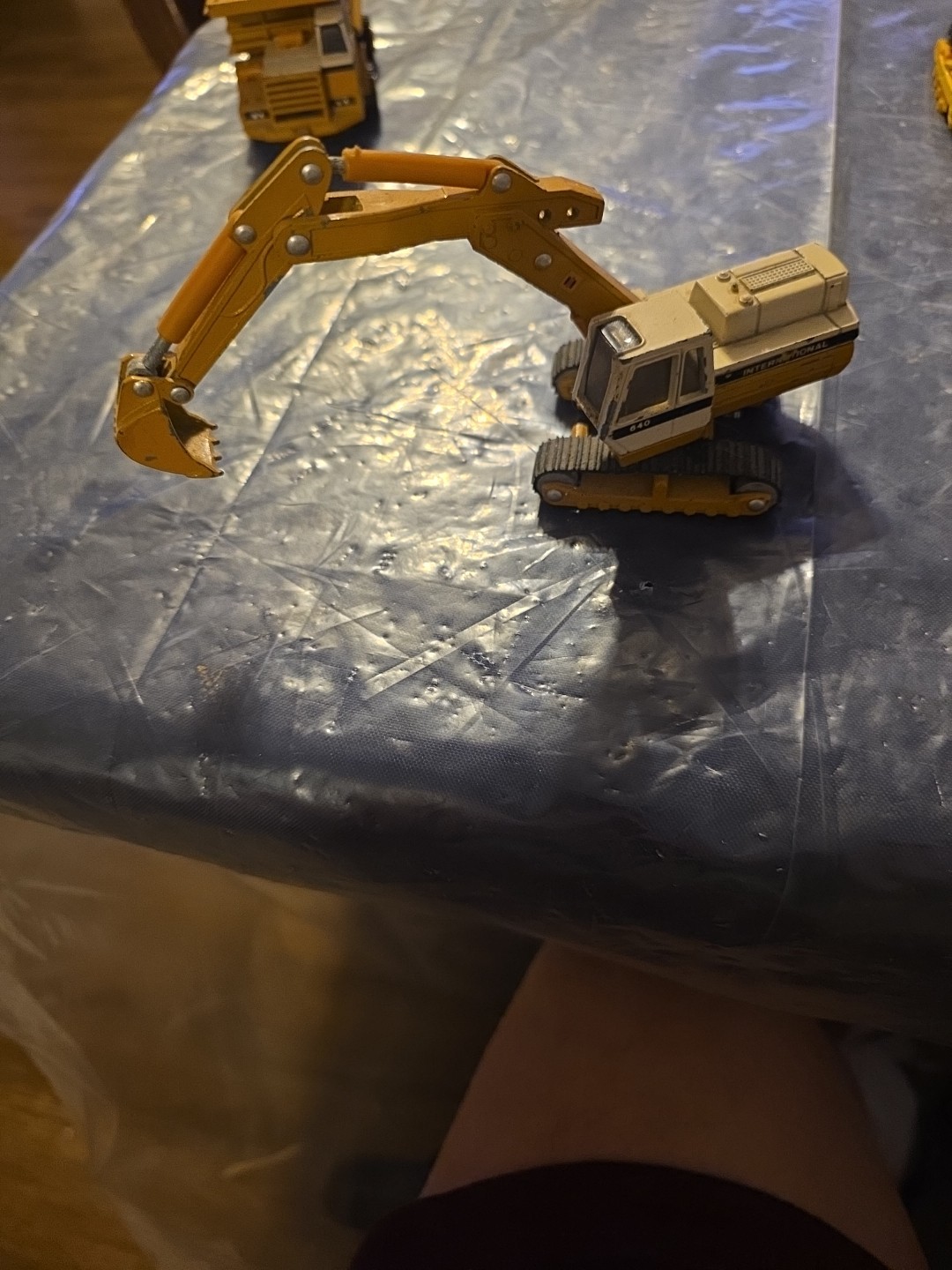 ERTL Lot of 4 Construction Vehicles + A Hot Wheels Bulldozer & Cat Truck Free Sh