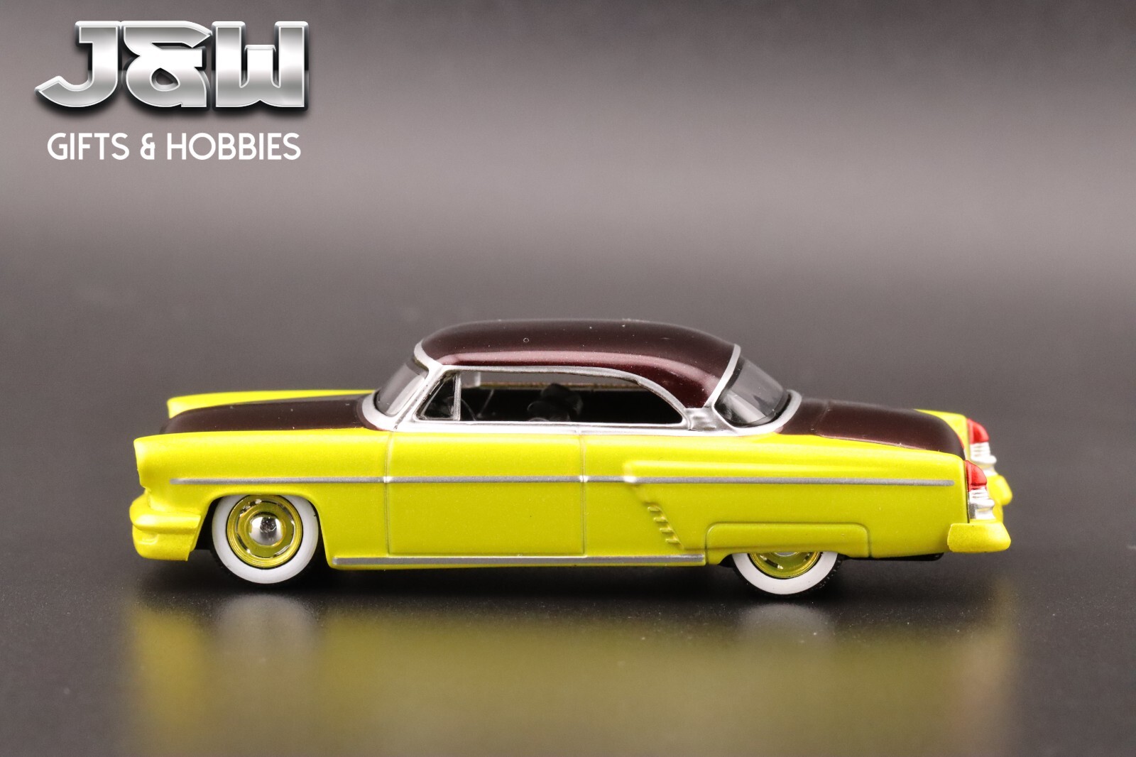 MINI GT Lincoln Capri Custom Hot Rod 1954 Lime Yellow MGT00794 1/64