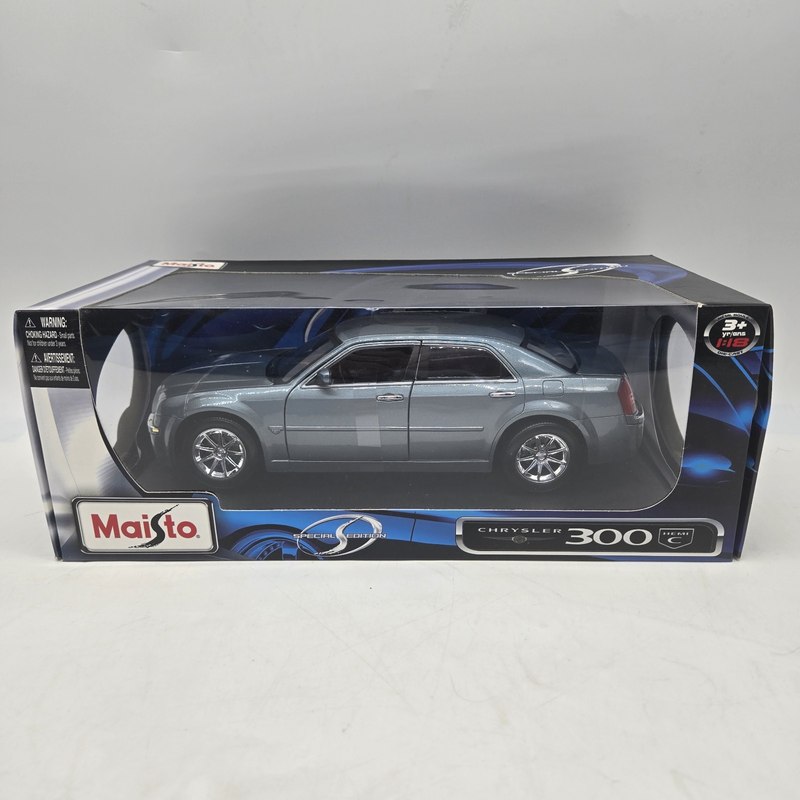 Maisto 1/18 Scale 2005 Chrysler 300C Hemi Special Edition – Metallic Silver/Gray