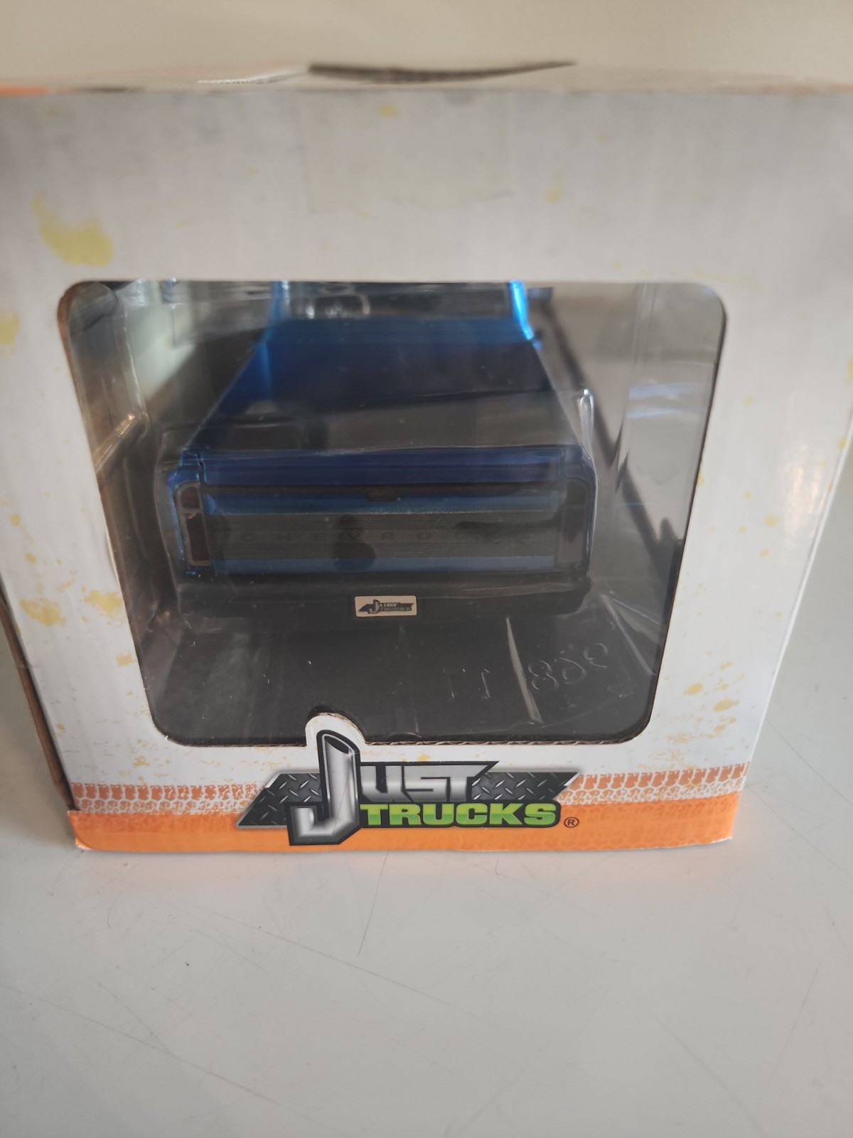 JADA TOYS JUST TRUCKS 1972 CHEVROLET CHEYENNE 1 24 SCALE DIECAST BLACK AND BLUE