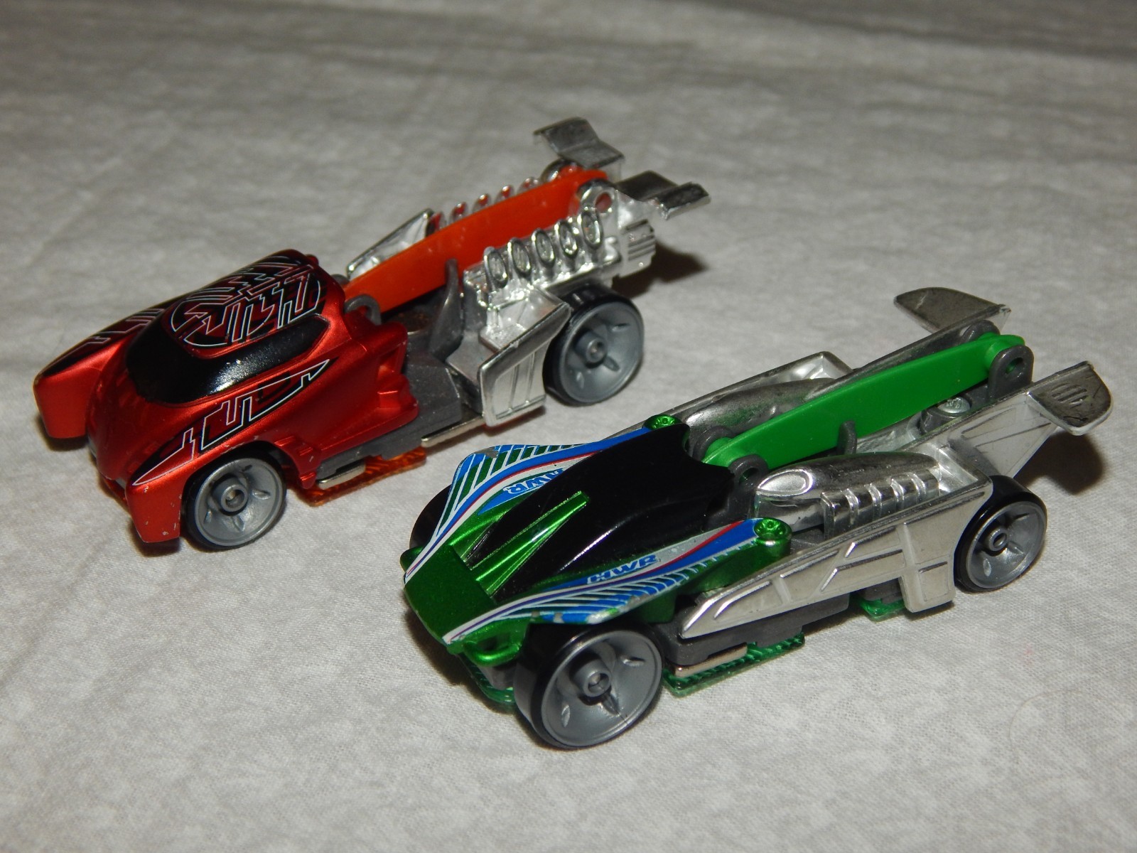 Hot Wheels Tech Trax System Vehicles ~ Lot of 2 ~ 2004