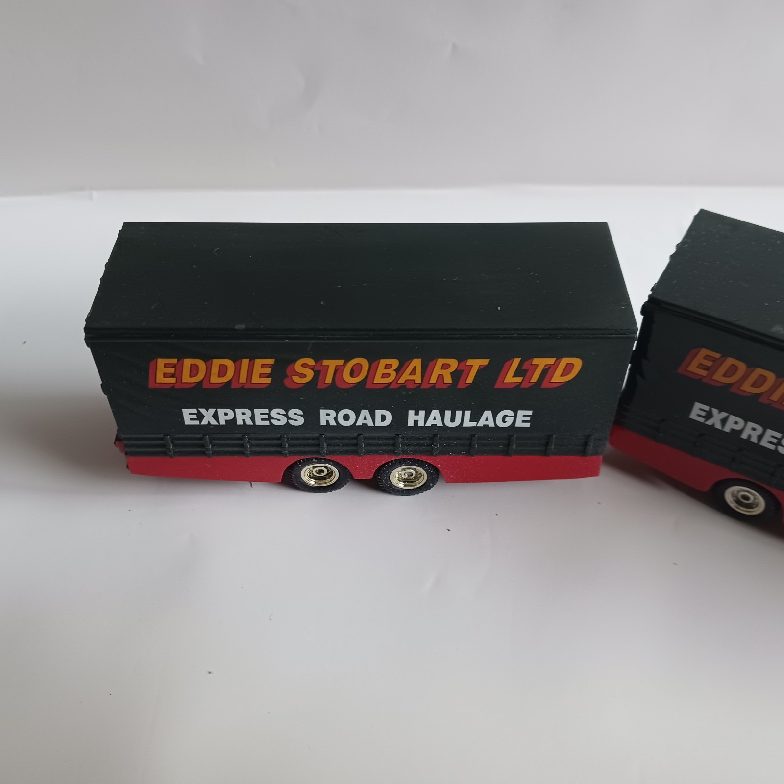 Corgi Diecast 59516 – Volvo Short Wheelbase Lorry & Trailer – Stobart