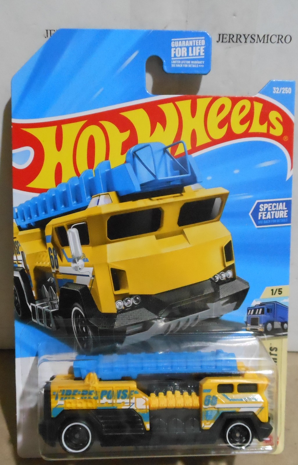 HOT WHEELS HW HEAVYWEIGHTS 5 ALARM LADDER FIRE TRUCK IN YELLOW #1/5 OR #32/250