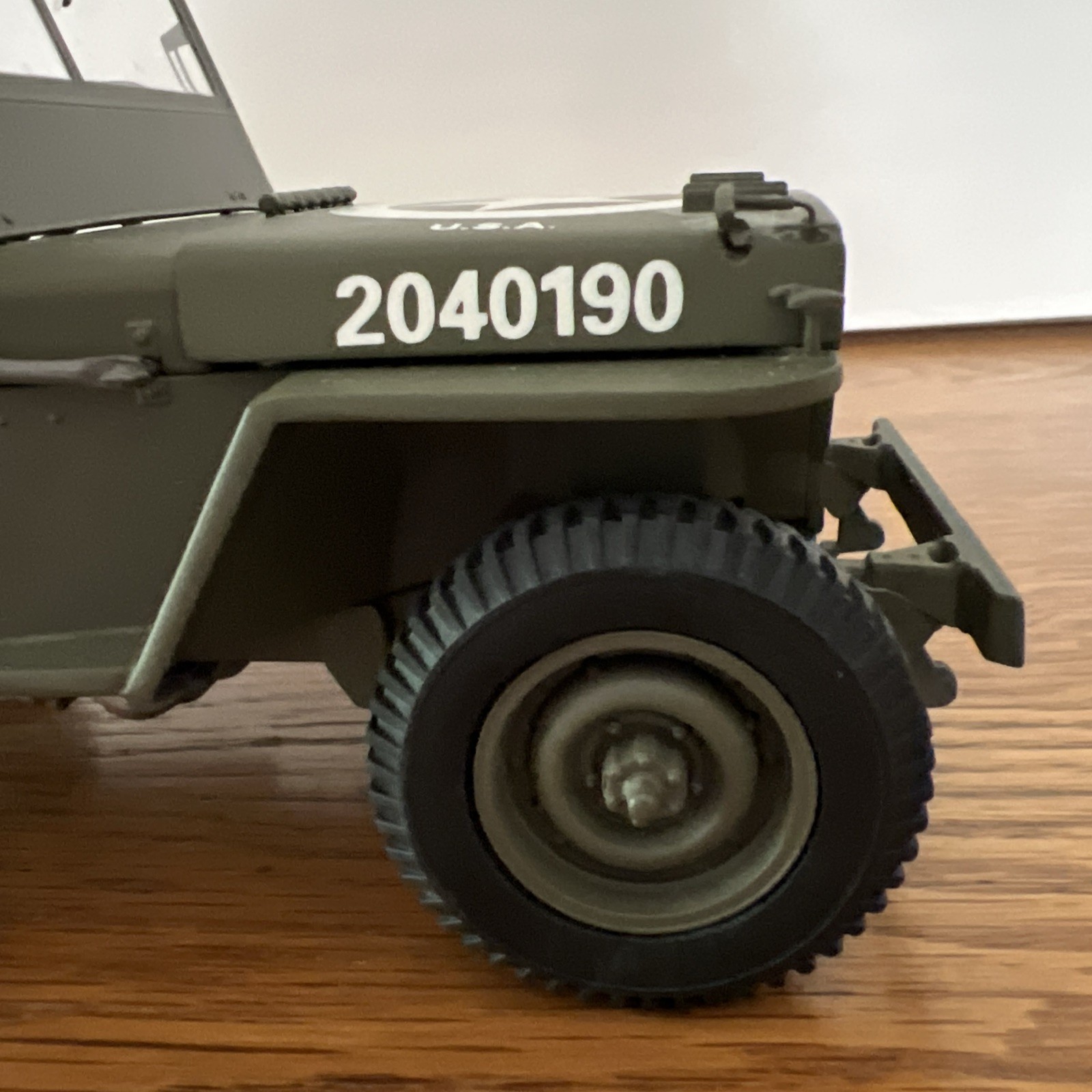 Danbury Mint 1940’s WWII Willy’s MB Scout Army Jeep with Linen Covered Top 1:16