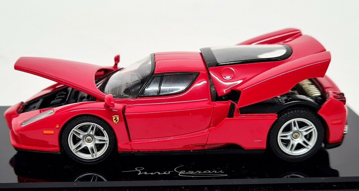 Kyosho 1/43 – Ferrari Enzo Rosso Corsa Red 2002 Opening Parts Diecast Model Car