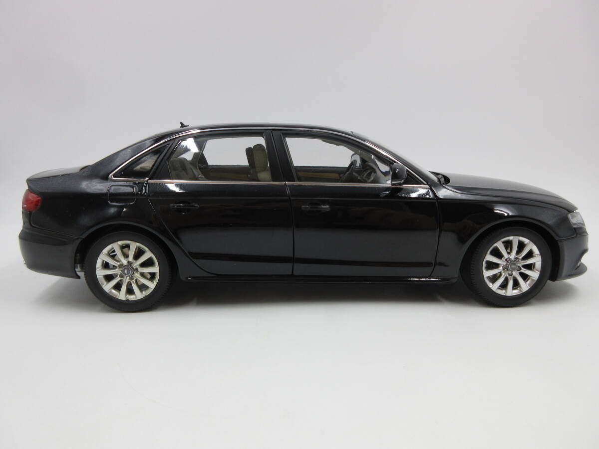 1/18 Audi 4th generation A4 Sedan B8 Dealer special mini car Black