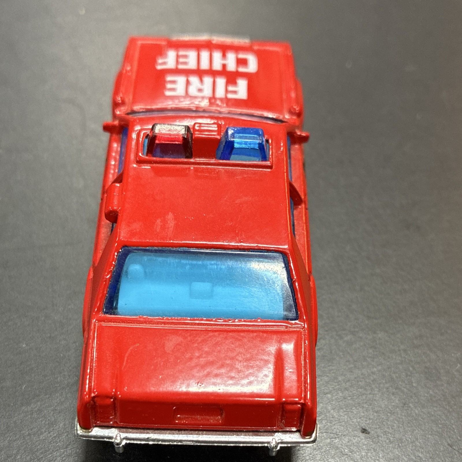 Matchbox 1:64 1987 Ford LTD Fire Chief Red Diecast Car Emergency Lights