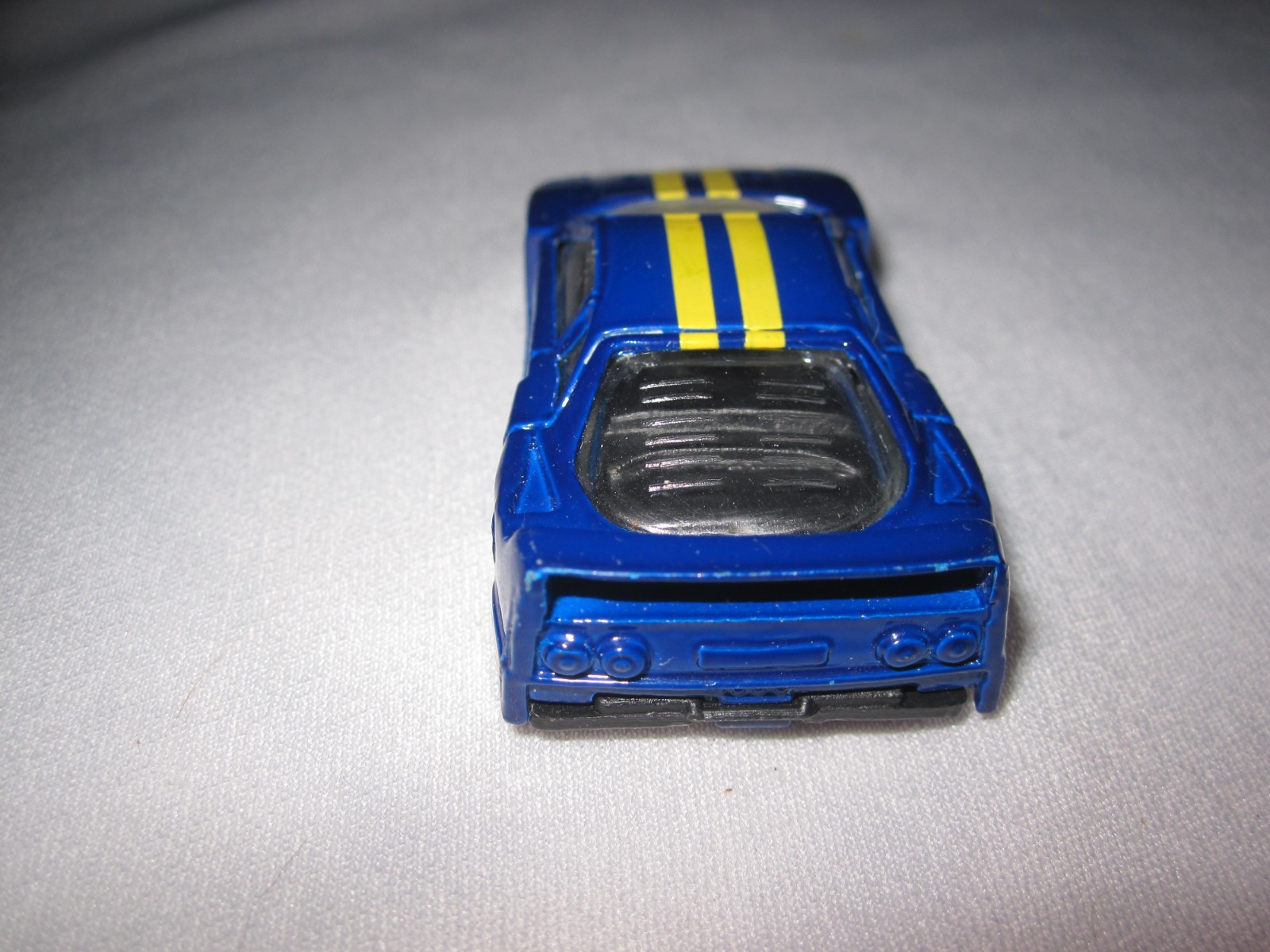 Diecast Ferrari F40 blue and yellow