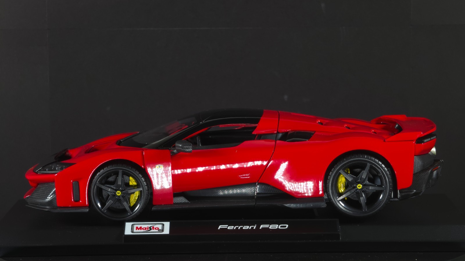 Ferrari F80 1:18 Maisto Exclusive Style Special Edition – red