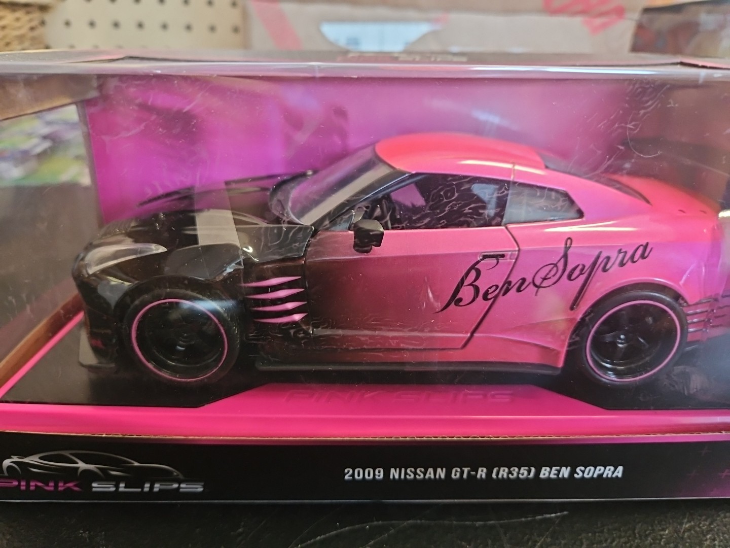 Jada Pink Slips 36382 1/24 Nissan GT-R R35 LBWK – Liberty Walk Body Kit Type 2.0