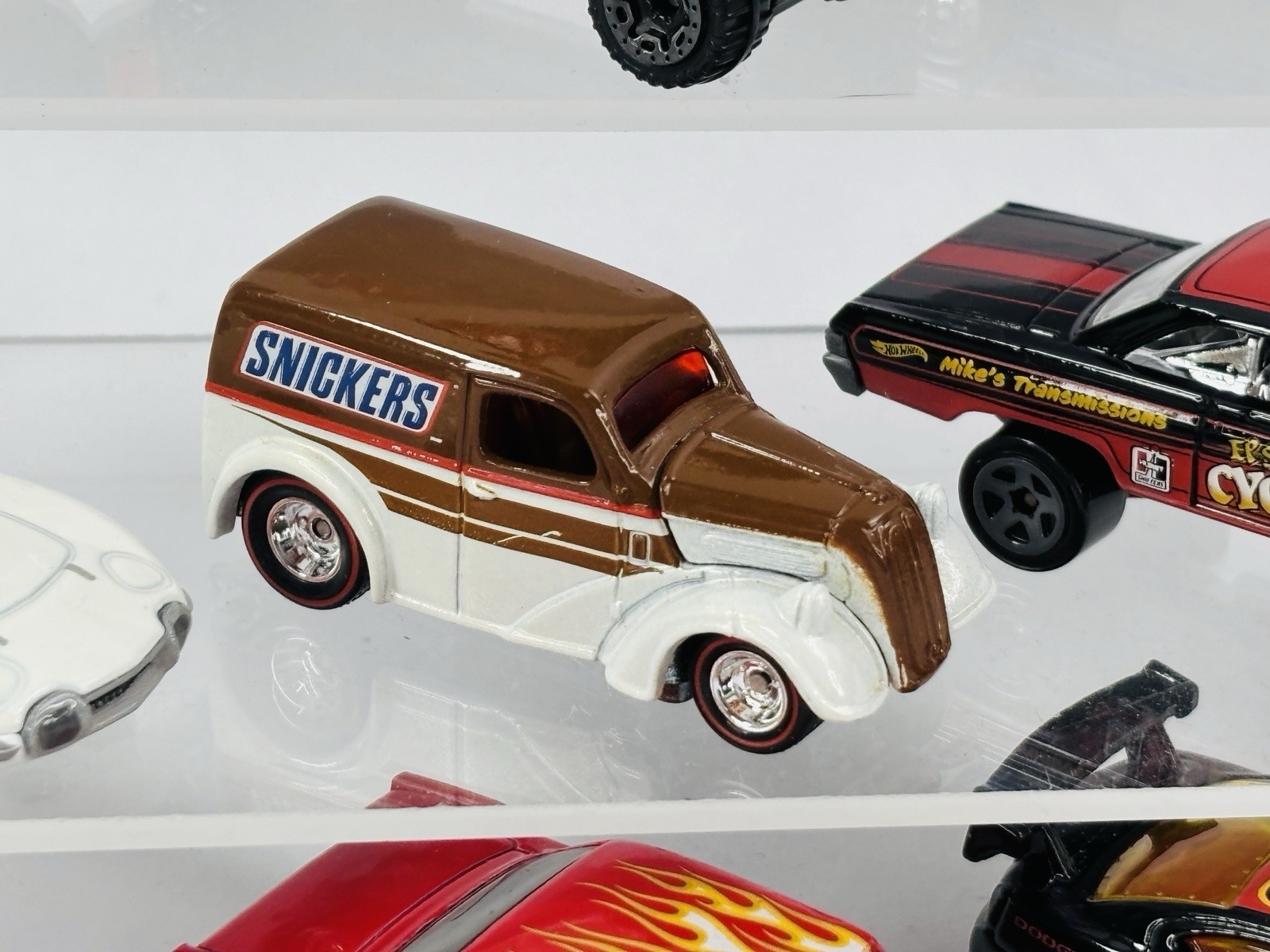 Lot of 9 Hot Wheels Diecast 1:64 Cars Various Makes Models Loose Lot #4