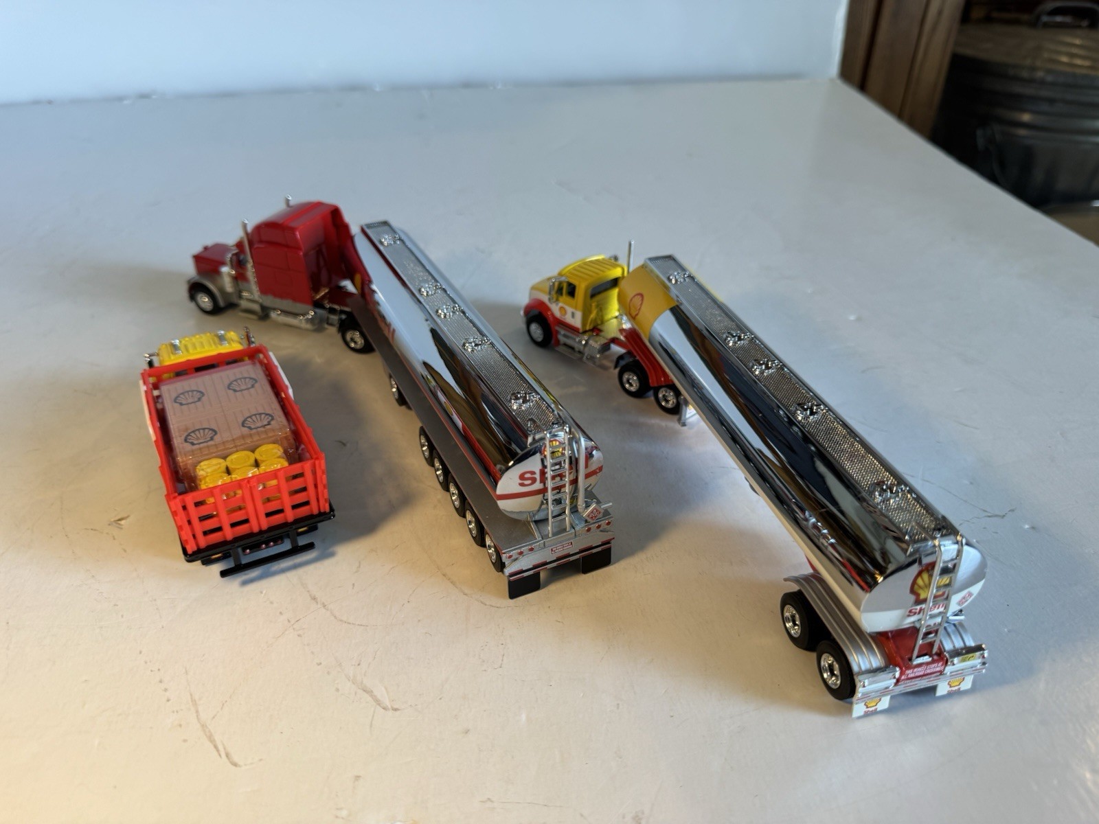 Speccast 1:64 Diecast Shell Peterbilt Tanker Trailer & Freightliner Rack Truck