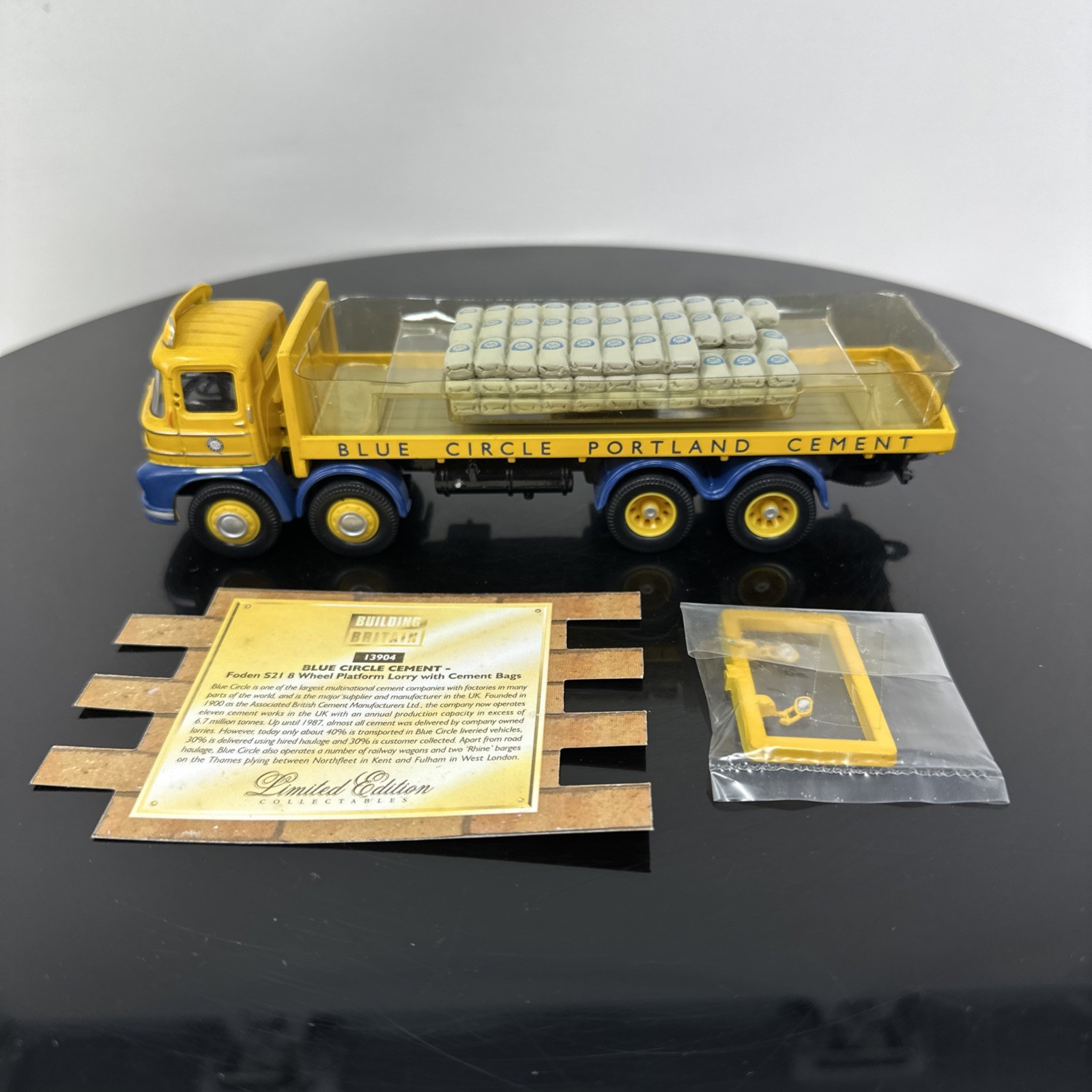 Corgi 13904 Blue Circle Cement Foden S21 8 Wheel Platform Lorry with Cement Bags