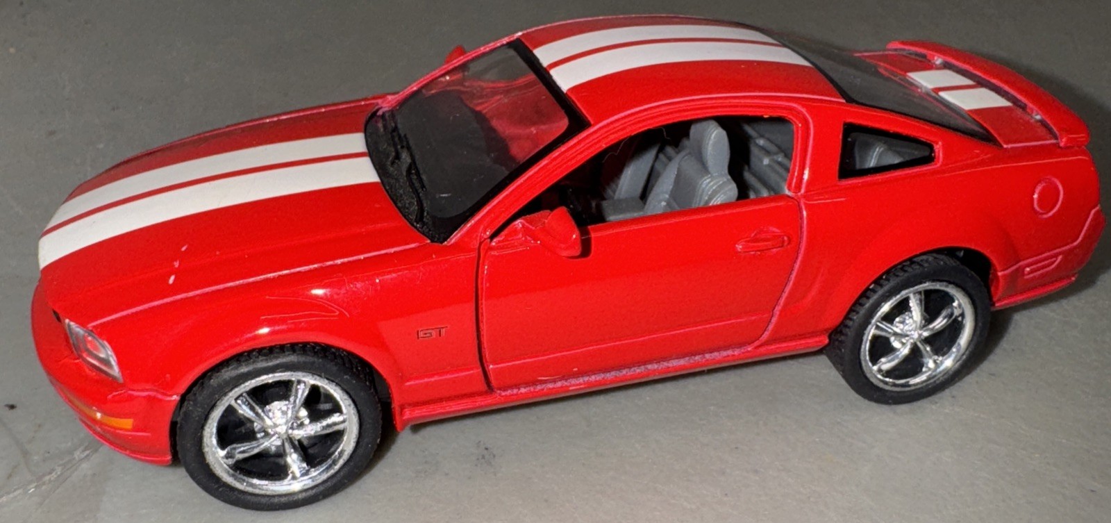 2006 Kinsmart Kintoy 1:32 Die Cast Ford Mustang Pull Back Action Toy Car Red
