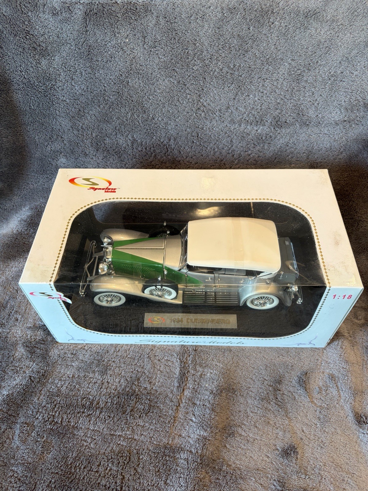 Signature Models Limited 1:18 1934 Duesenberg Diecast Car Silver/Green/White