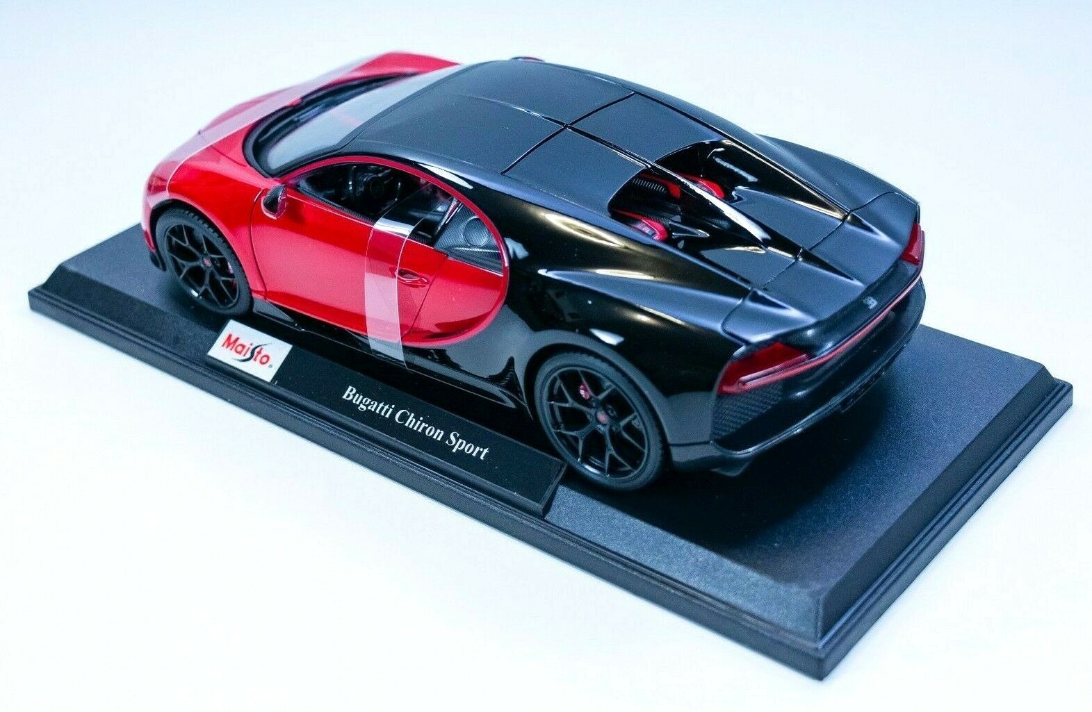 Maisto 1:18 Diecast Model Special Edition – Bugatti Chiron Red / Black