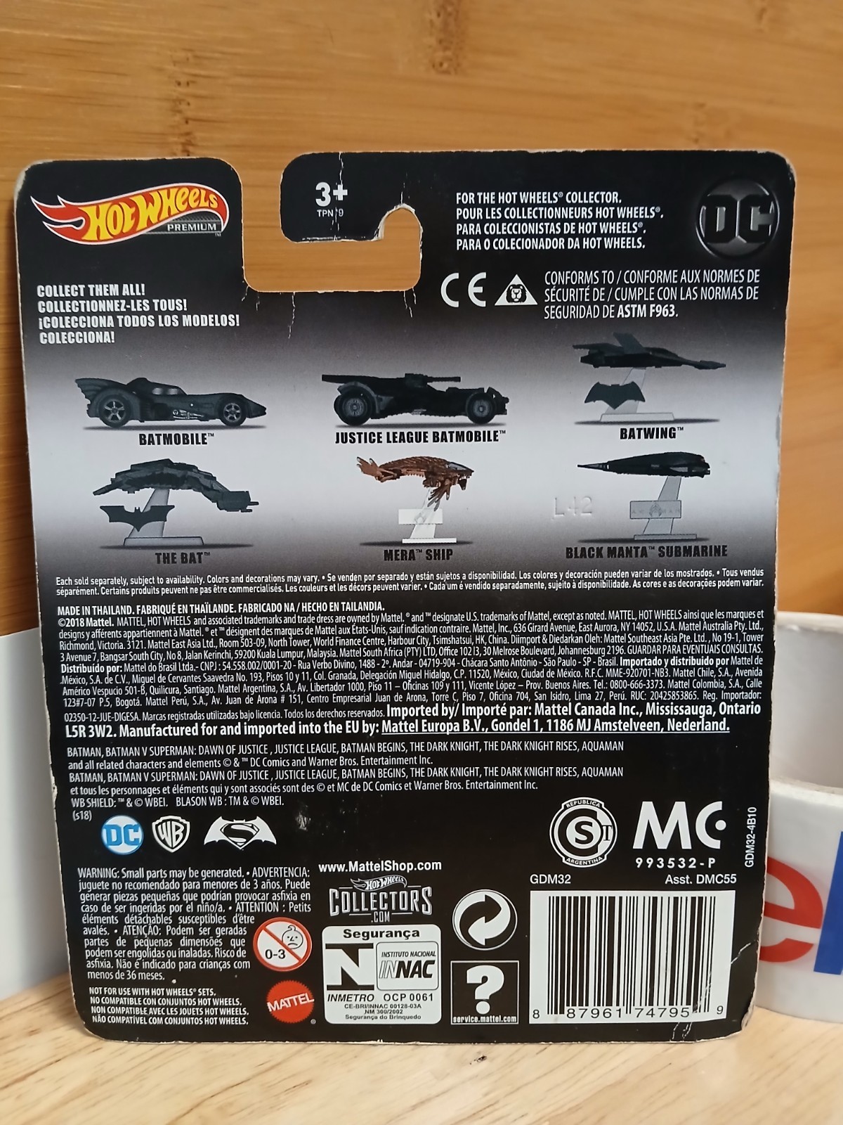 Hot Wheels 2018 The Dark Knight Rises “The Bat” 1/64 with stand NIP DC Comics