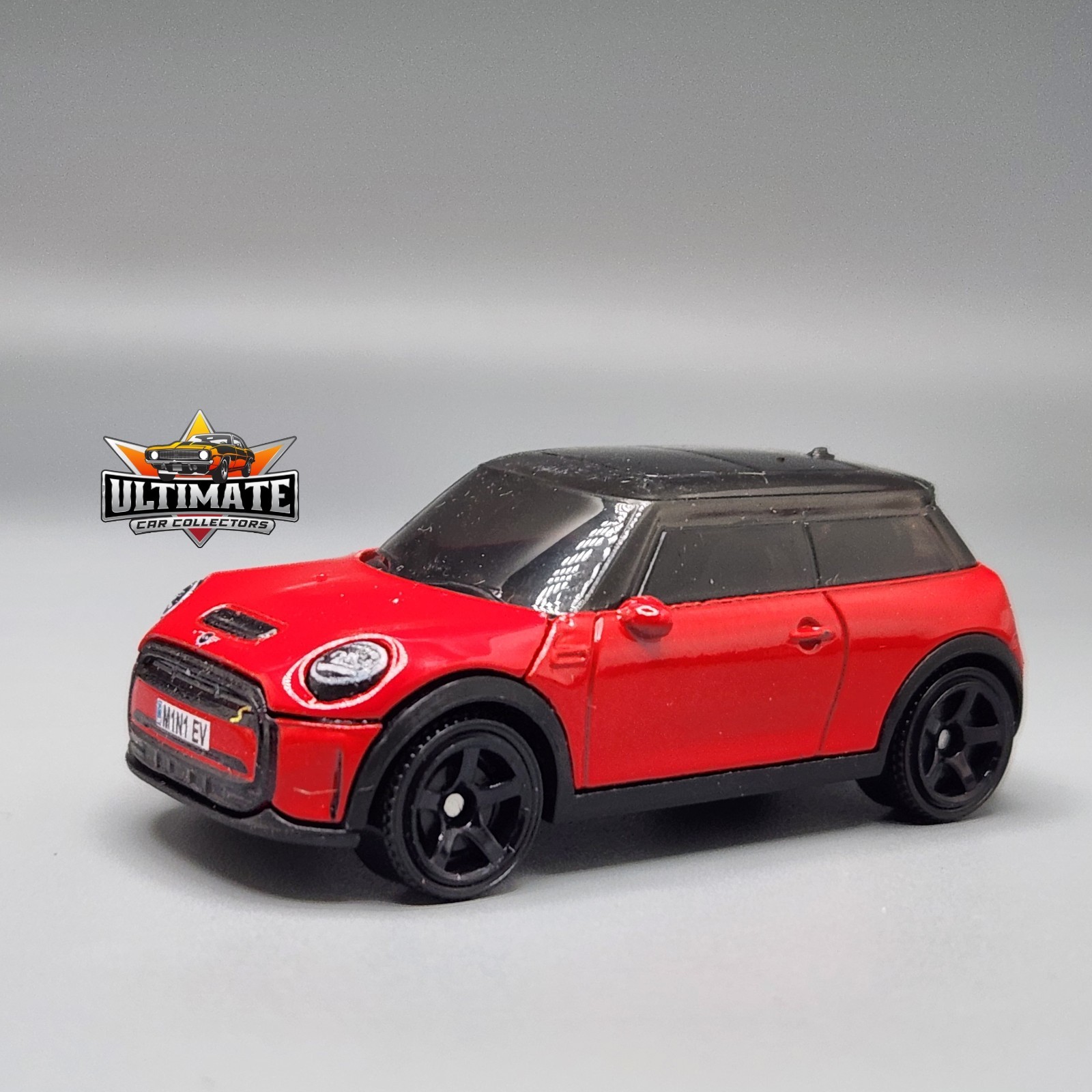 2022 22 Mini Cooper SE Collectible 1/64 Scale Diecast Model Collector Car