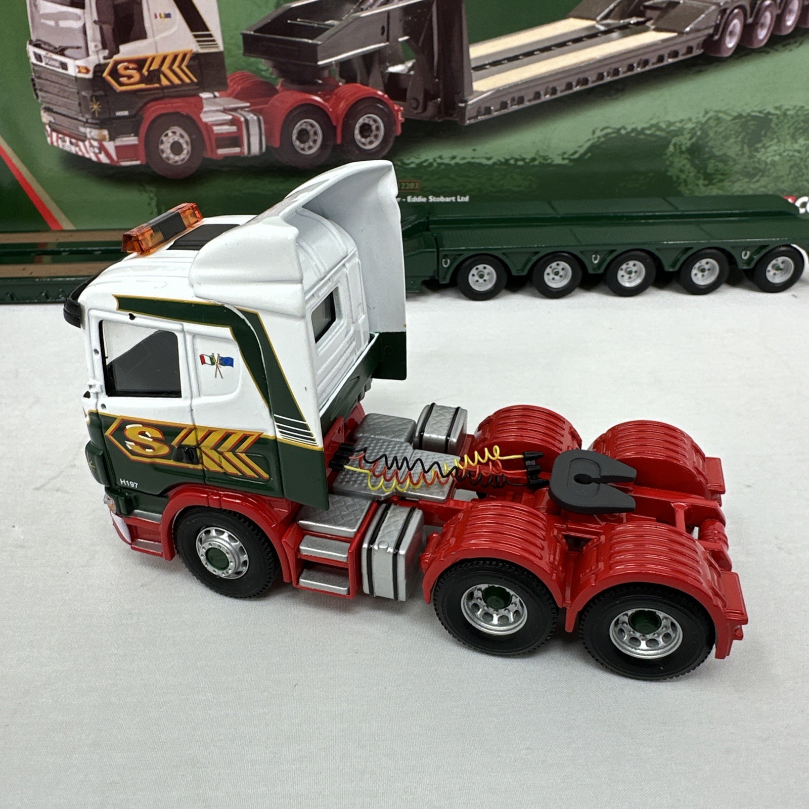 CORGI CLASSICS EDDIE STOBART SCANIA 4 SERIES LOW LOADER TRUCK MODEL CC12203 1:50