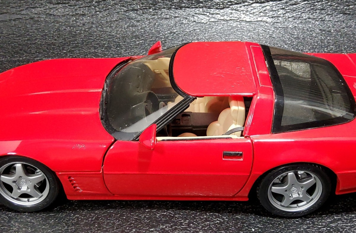 1992 Chevrolet Corvette, Maisto Red No Box Very Dusty 1/18 Scale