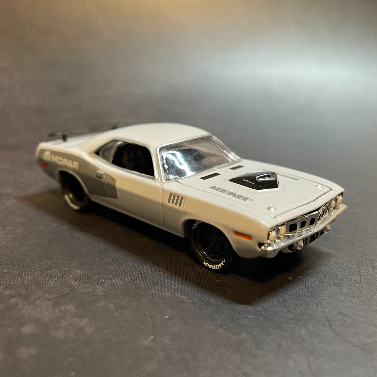 1971 Plymouth HEMI Cuda *light ceramic gray* 1/64 M2 Machines Premium Diecast