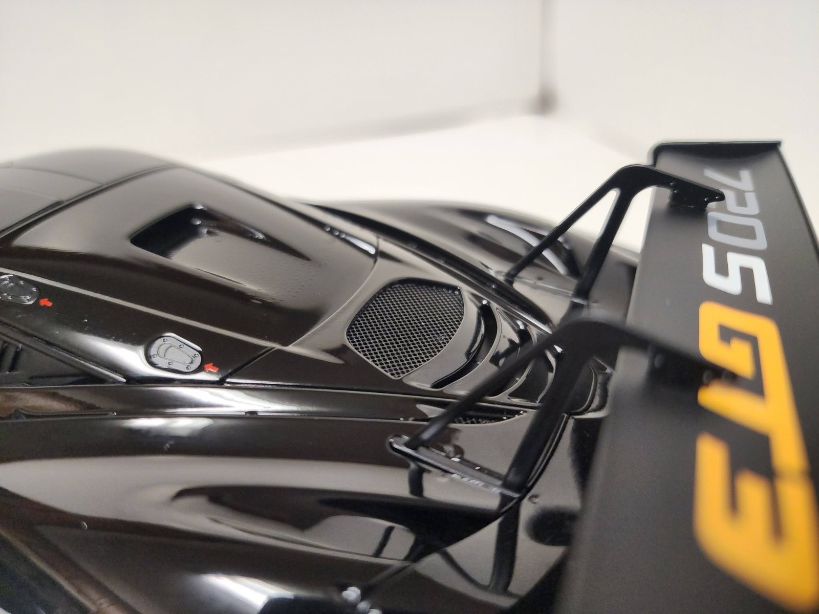 AUTOart – 1/18 die cast: McLaren 720S GT3, gloss black