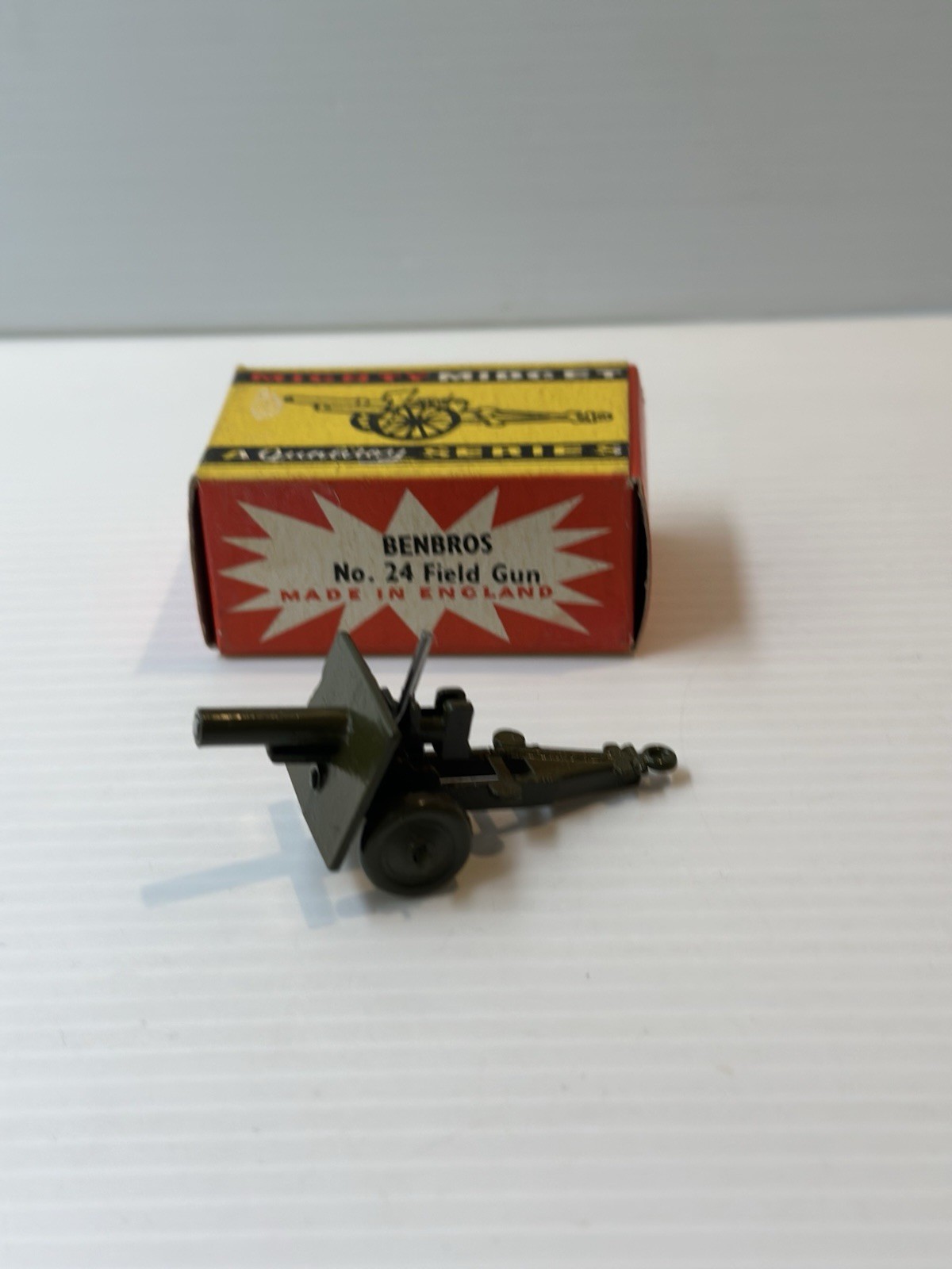 BENBROS NO24 ARMY FIELD GUNNOLIVE GREEN MADE IN ENGLAND.
