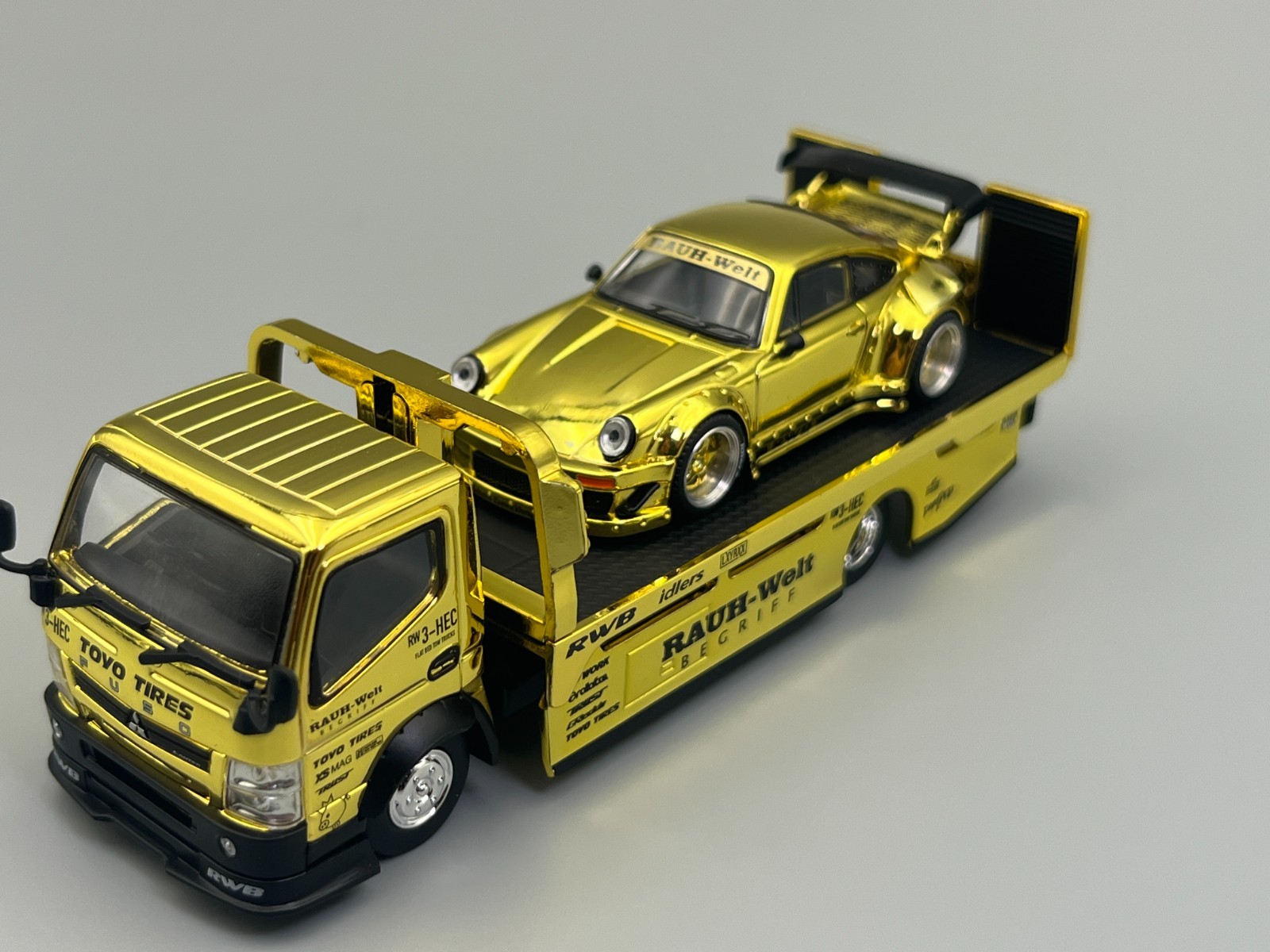 RWB 930 and Transporter Gold Porsche 911 HEC 2026 Exclusive Poprace 1/64 scale