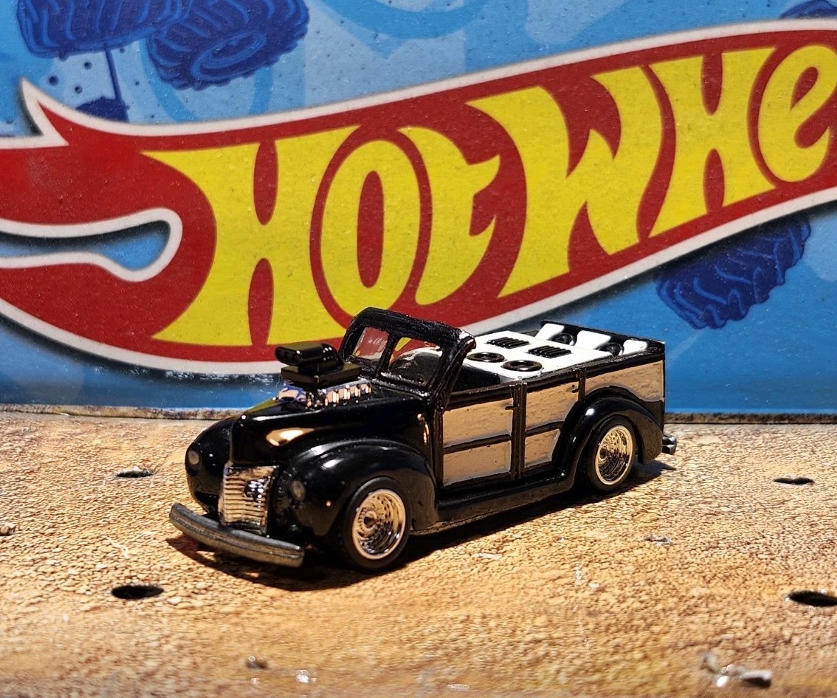 1/64 Custom Made Hot Wheels 40s “Woodie” Panel Delivery Van Black