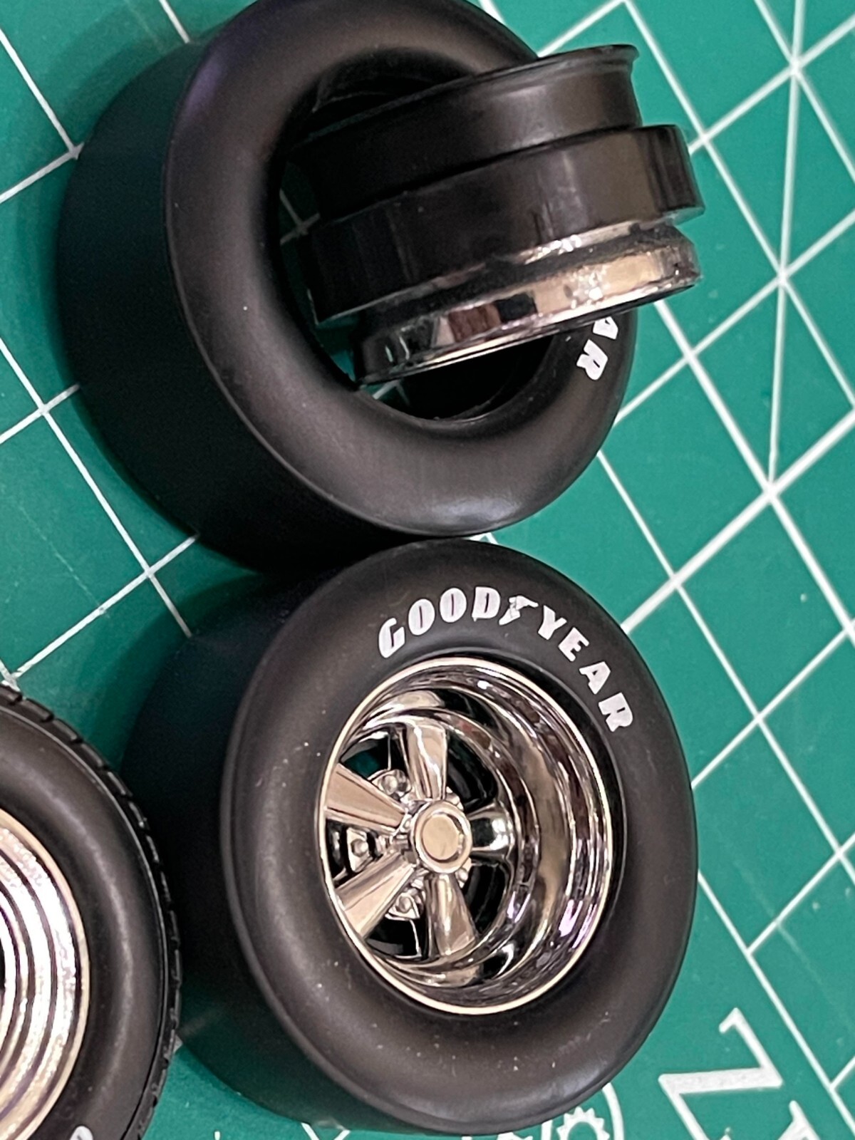 1/18 GMP MUSCLE CAR DEEP DISH 5 SPOKE DRAG WHEELS AND GOODYEAR TIRE SET 19005