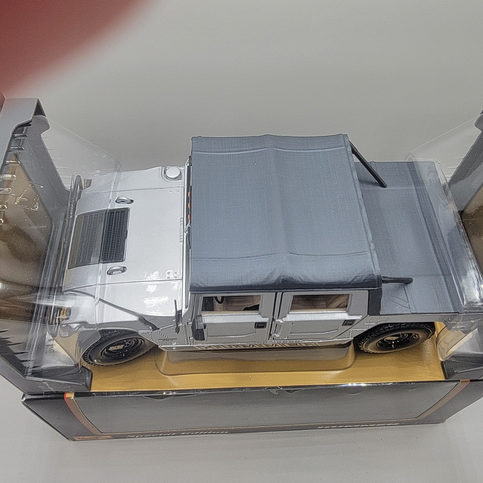Maisto Hummer Hard Top 4×4 1:18 Scale Diecast Model Truck Military Humvee Silver