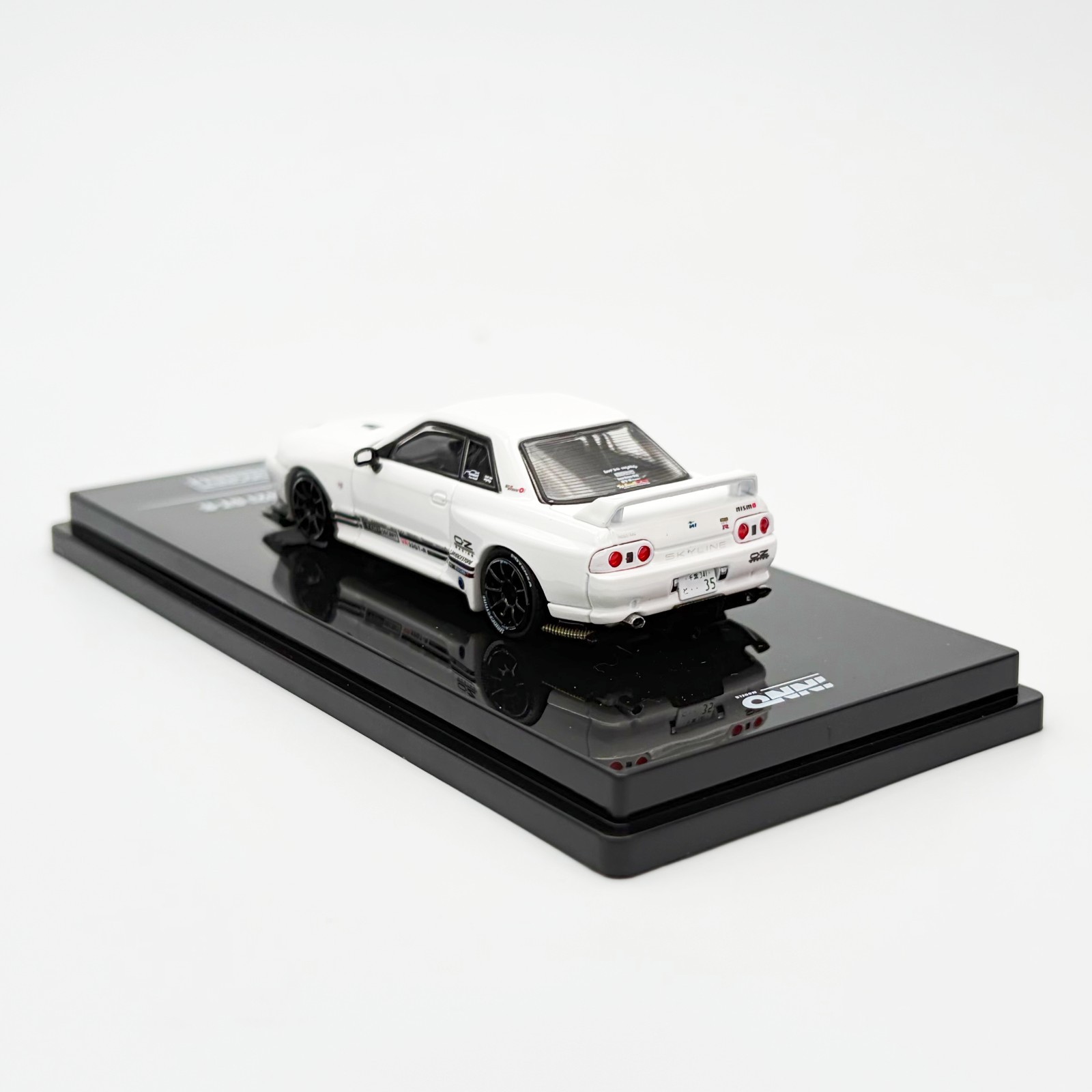 INNO64 1:64 Top Secret VR32 GT-R White