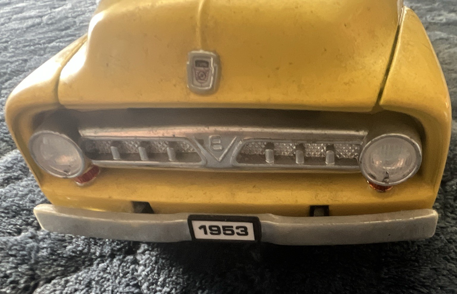 Vintage 90s Road Legends 1:18 1953 Ford F100 Pickup Yellow Opening Hood Doors