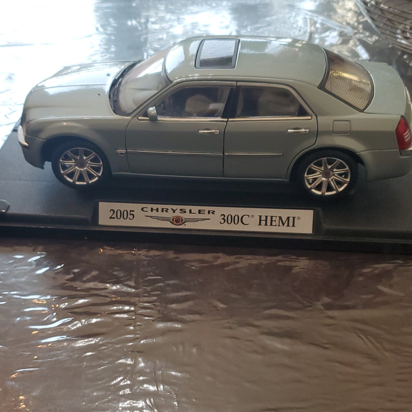 MOTORMAX 1:18 2005 Chrysler 300C HEMI Silver Metal Diecast Model Car