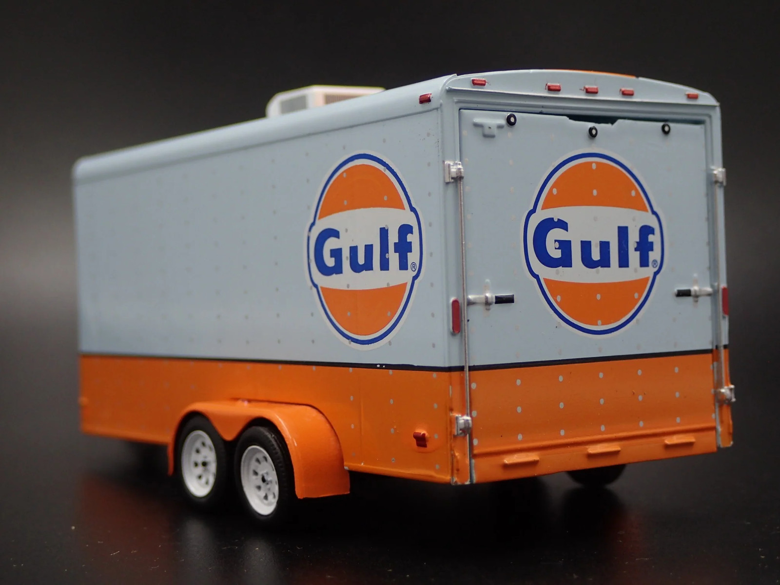 GULF OIL ENCLOSED CAR TOY HAULER TRAILER W OPENING DOOR 1:64 SCALE DIORAMA MODEL