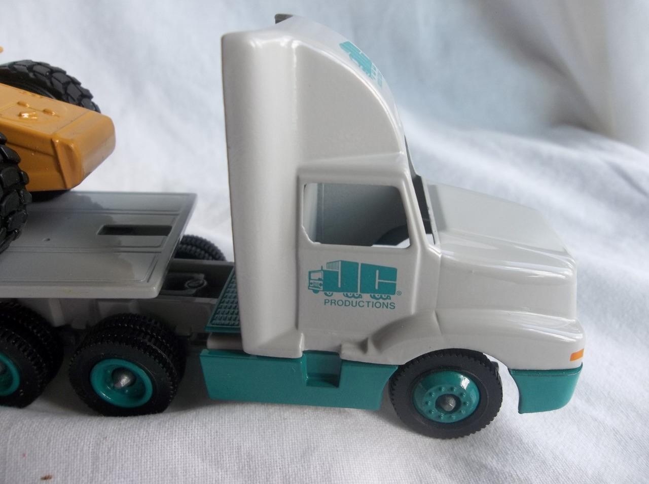 JC Productions Winross International w/Caterpillar 613C Scraper on Flatbed Box