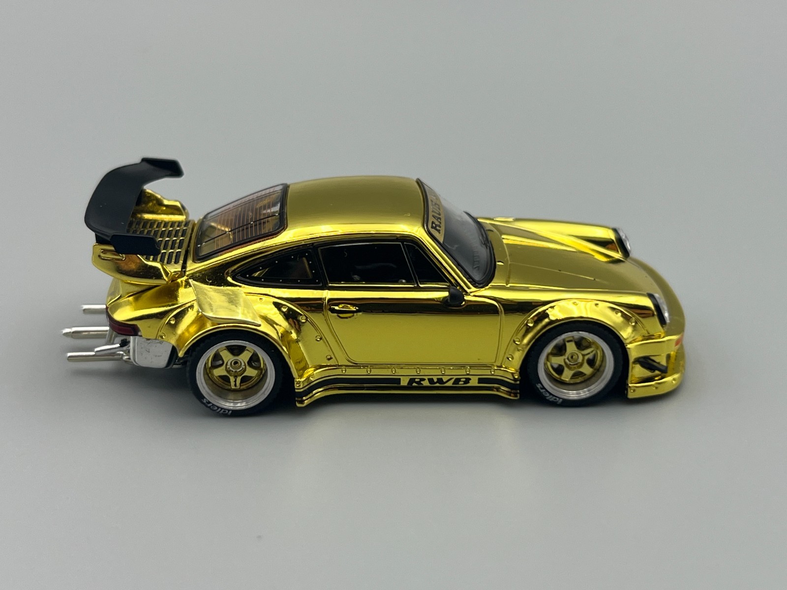 RWB 930 and Transporter Gold Porsche 911 HEC 2026 Exclusive Poprace 1/64 scale