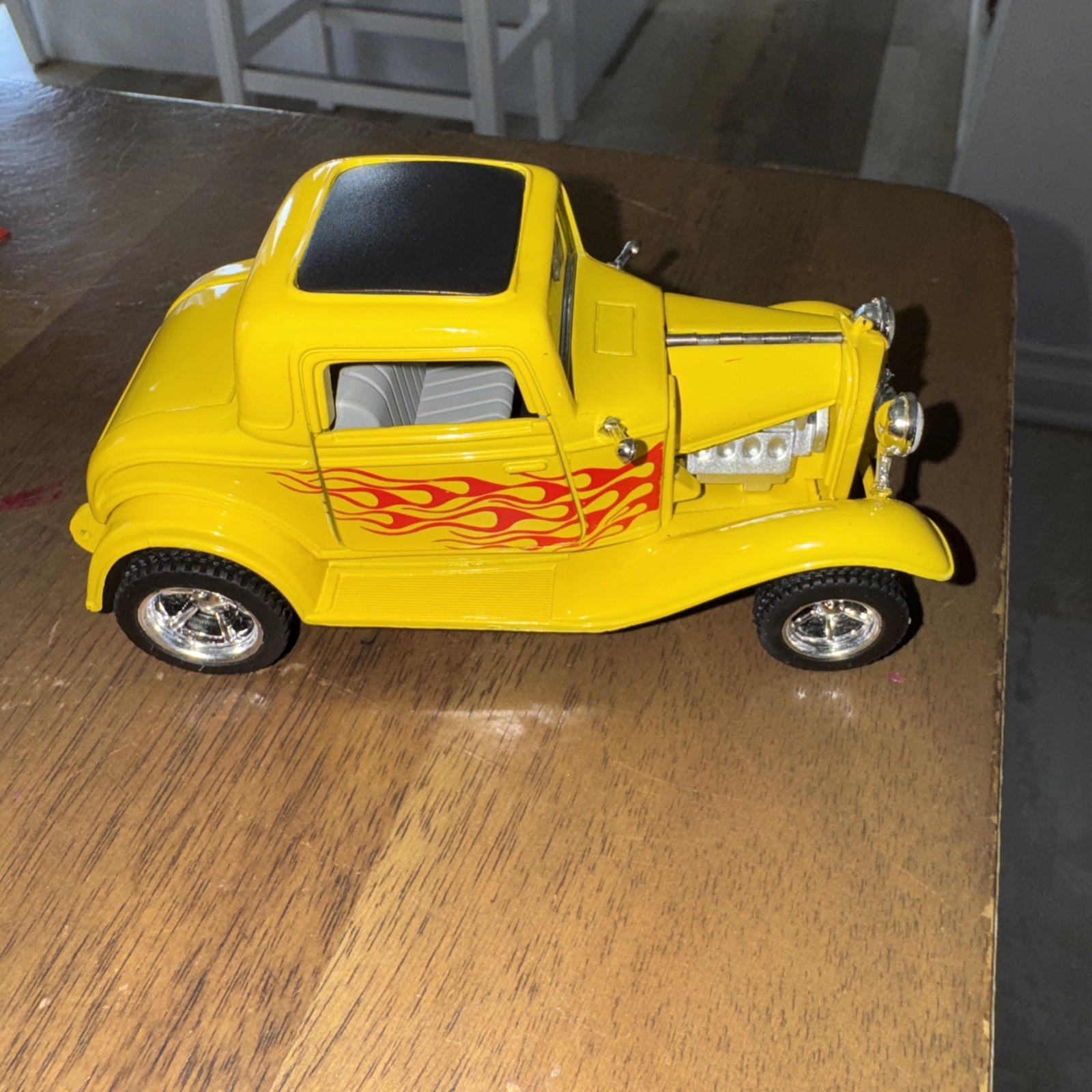 32 FORD COUPE CUSTOM W / REAL RIDERS CUSTOM CHROME YELLOW & CLEARCOATED 1:32%