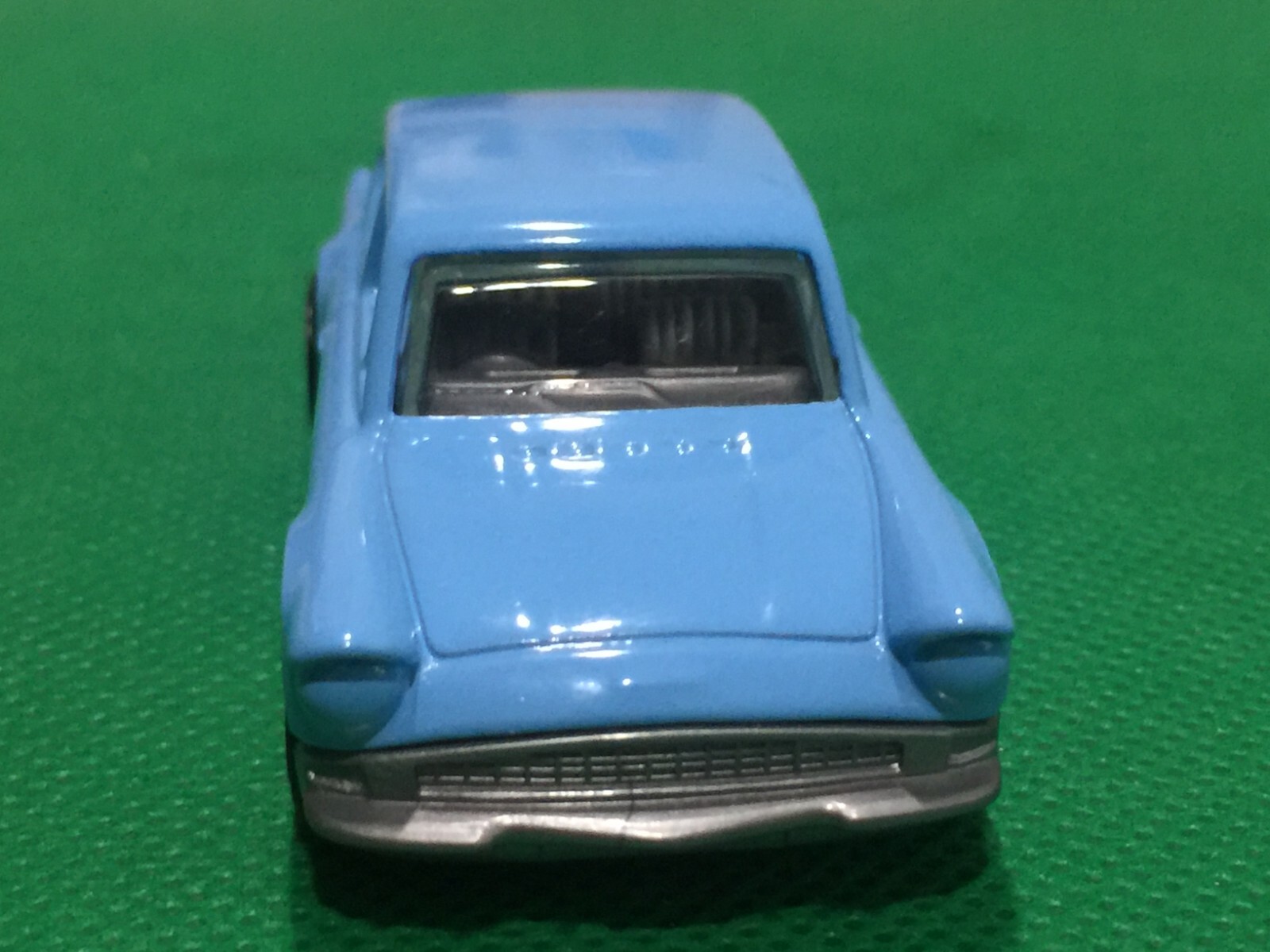 Light Blue Mattel Hot Wheels FORD ANGLIA 105e Automobile From Harry Potter