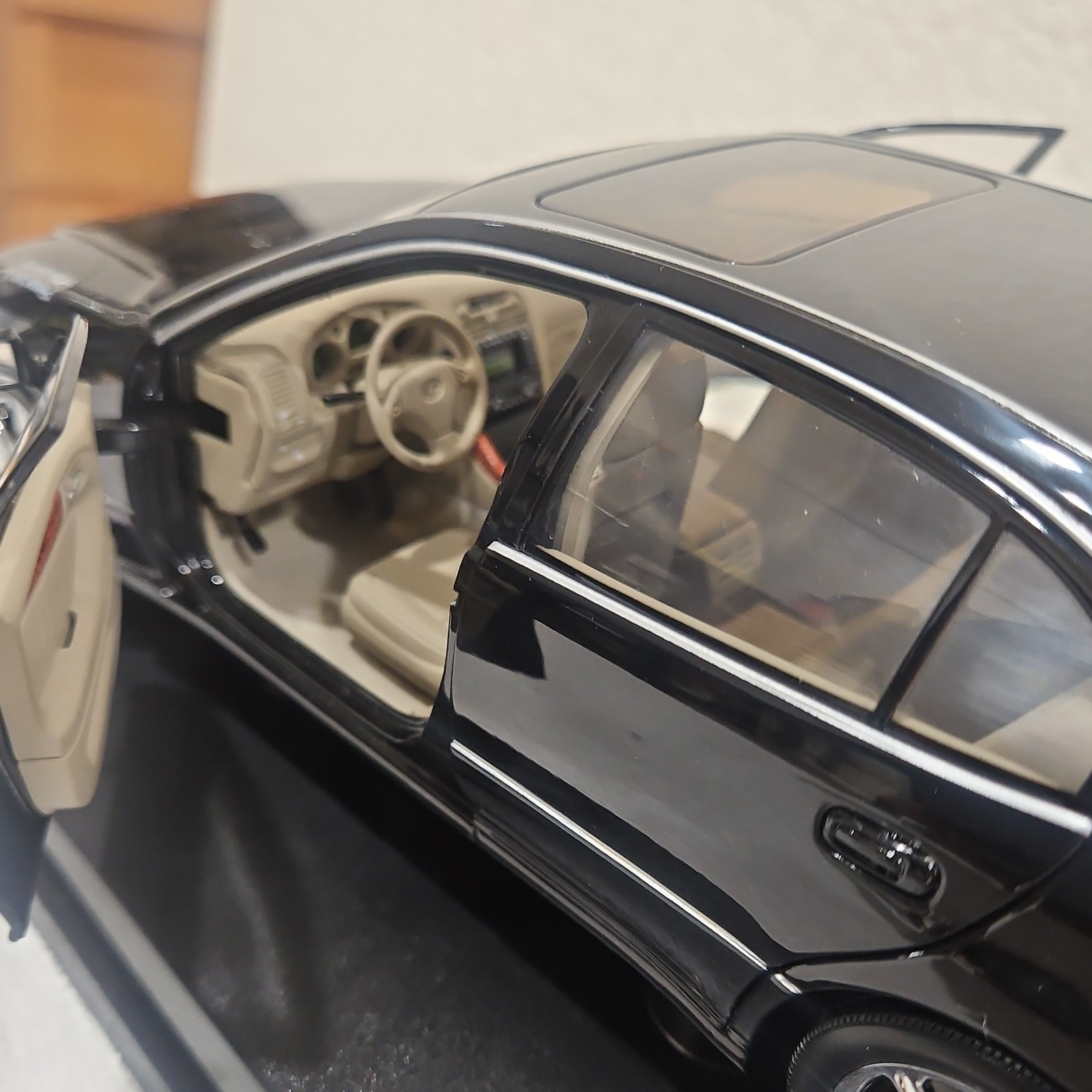 AUTOart Lexus 1:18 GS 400 2000 Diecast Model Car Black Opening Doors