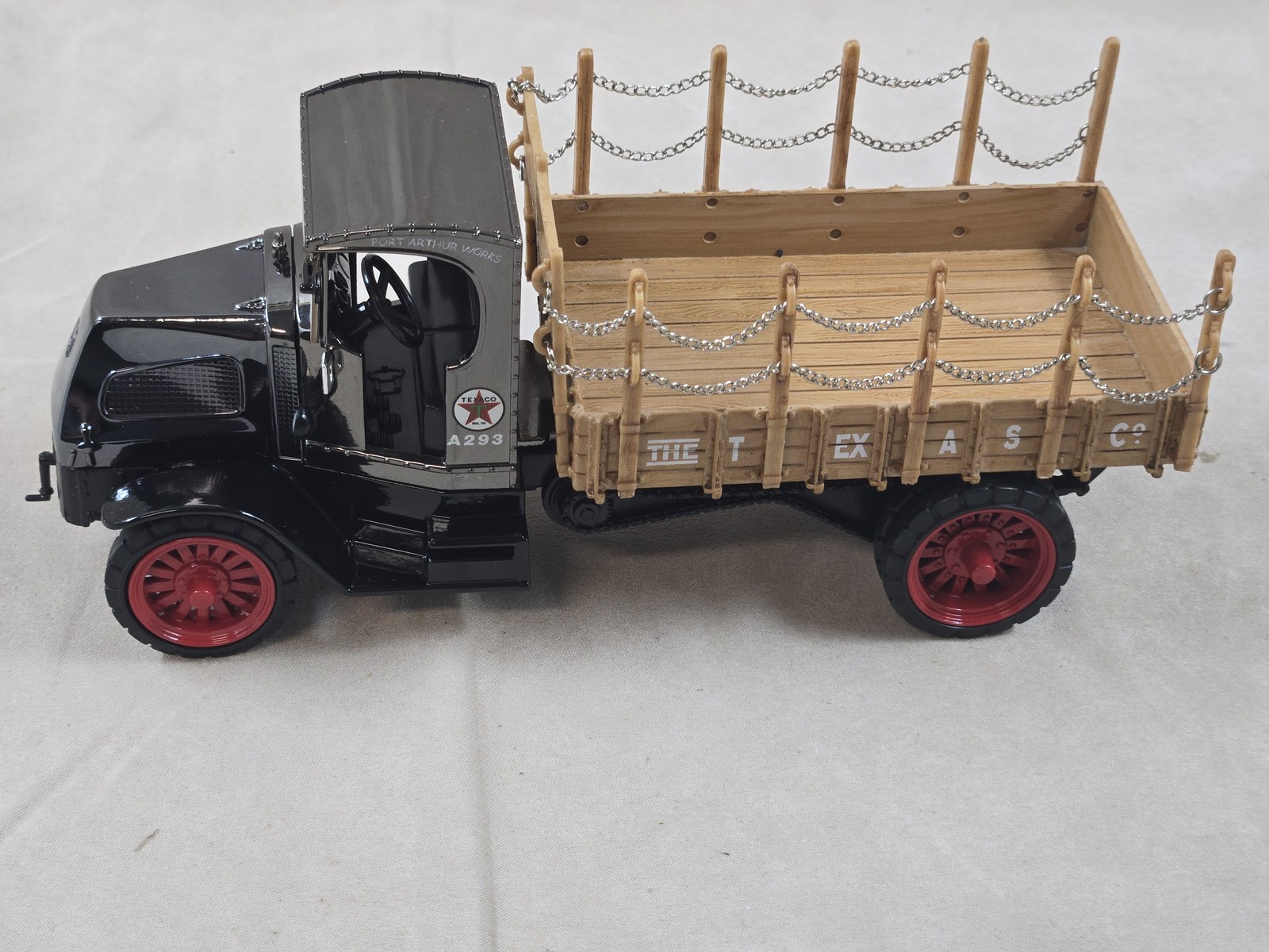 Ertl Collectibles 1918 Mack AC Bulldog Flatbed Truck Texaco 1:32 Diecast NIB