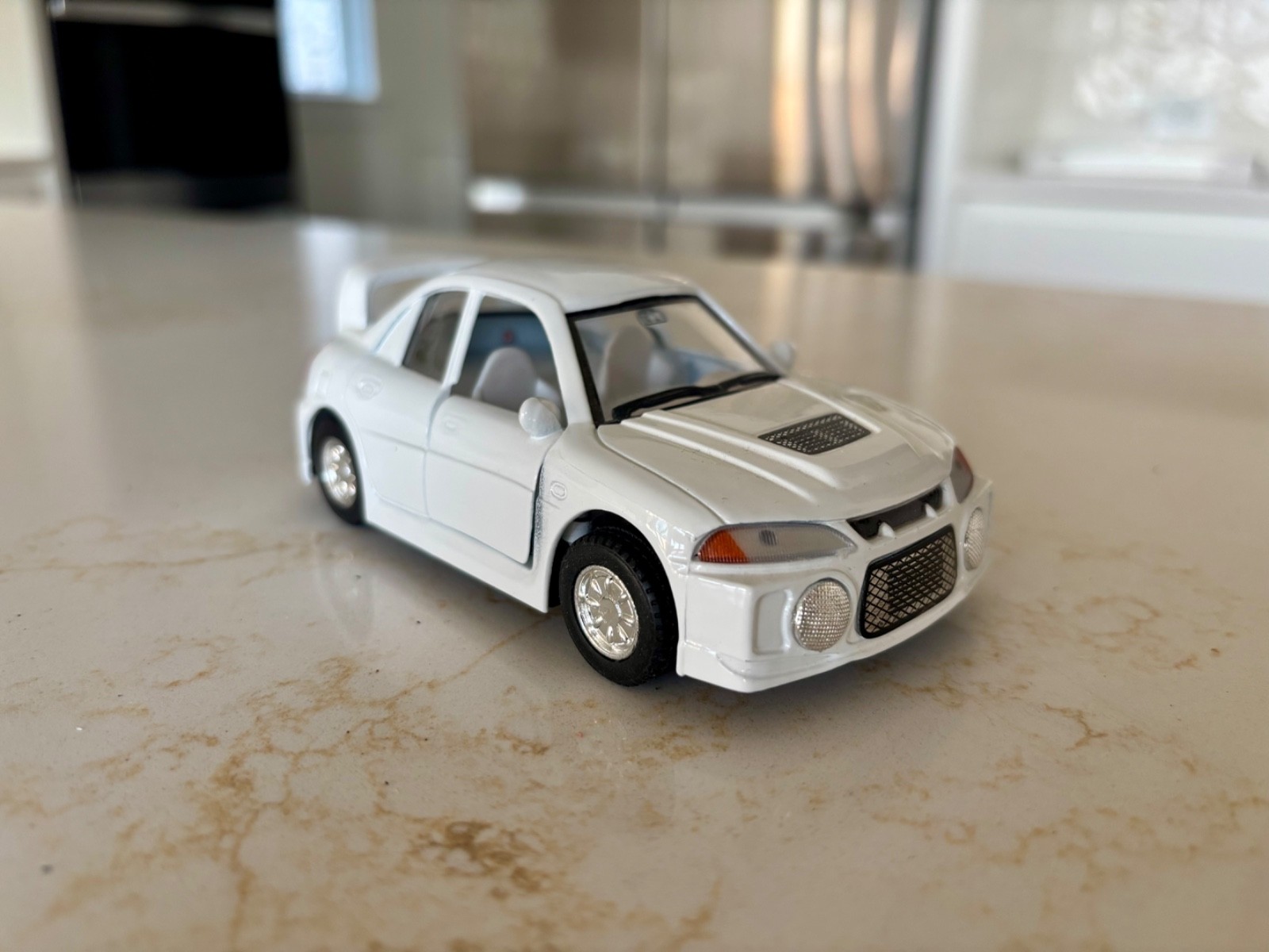 KinToy White Mitsubishi Evolution IV Toy Model Diecast Car 1:43