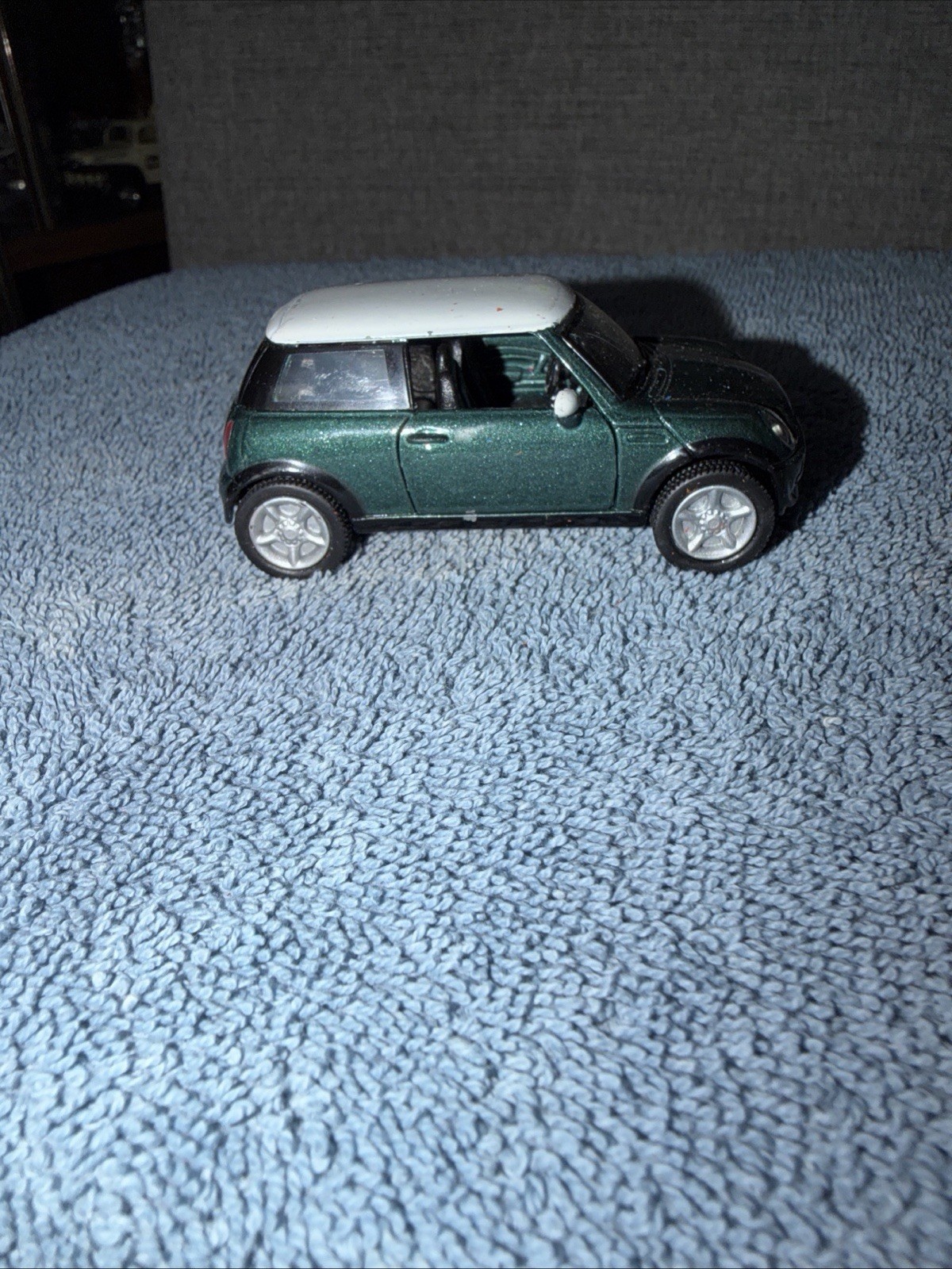 KINSMART MINI COOPER PULL BACK N GO CAR